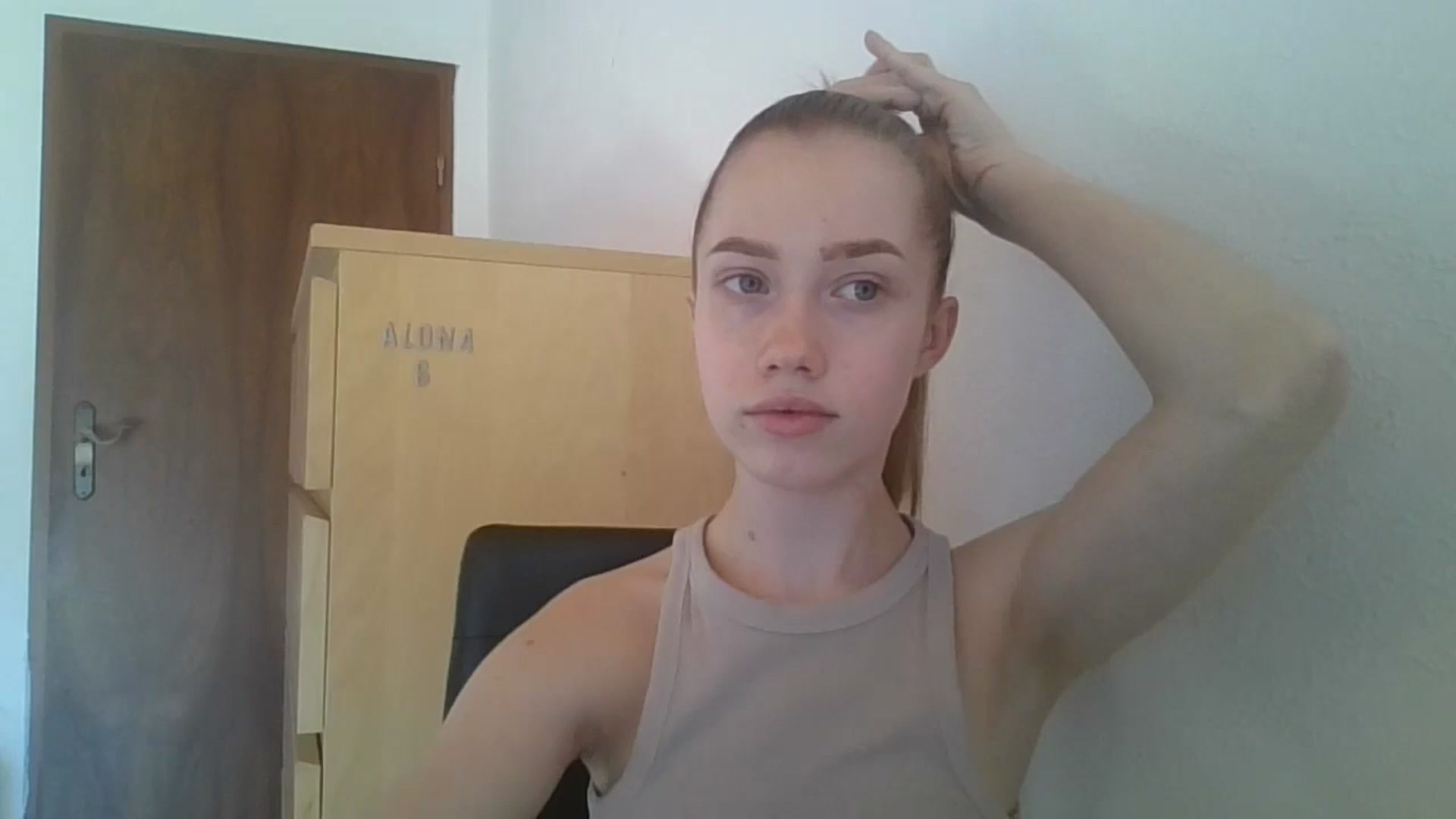 Gallery image thumbnail from KittyLuxxe's myfreecams stream on, 03/28/2025, 11:43 image 19 of 20