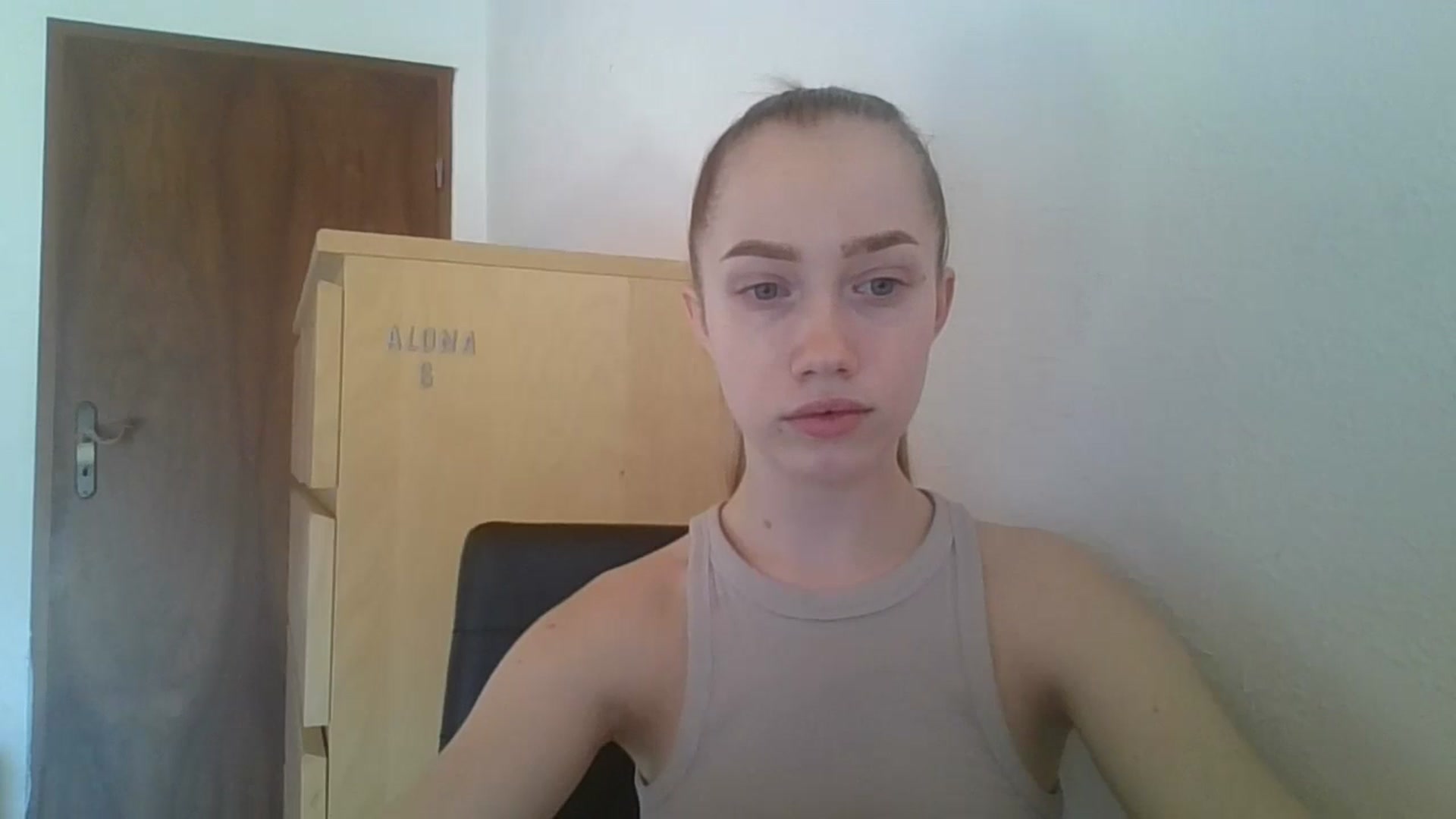 Gallery image thumbnail from KittyLuxxe's myfreecams stream on, 03/28/2025, 11:43 image 15 of 20