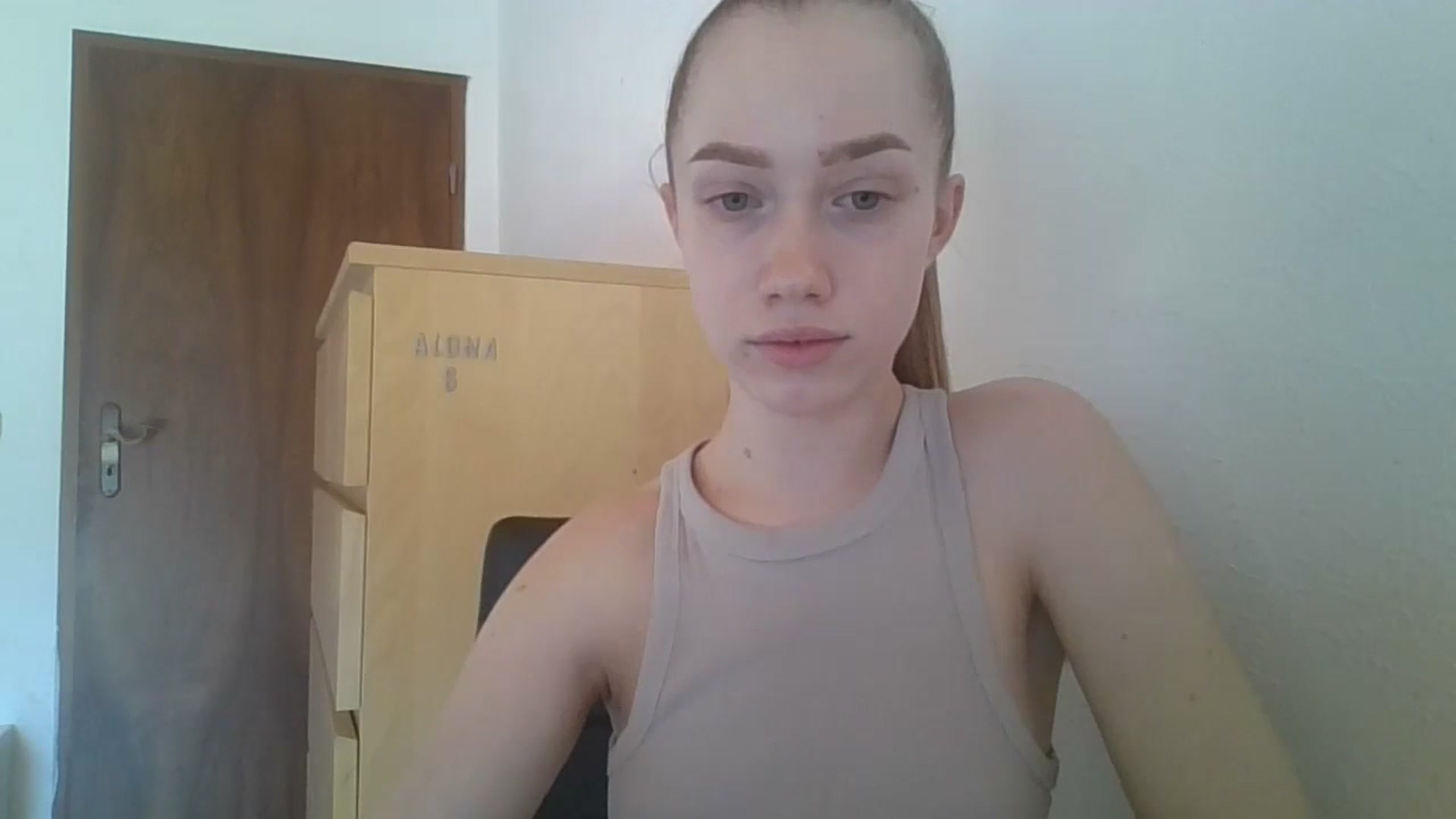 Gallery image thumbnail from KittyLuxxe's myfreecams stream on, 03/28/2025, 11:43 image 9 of 20