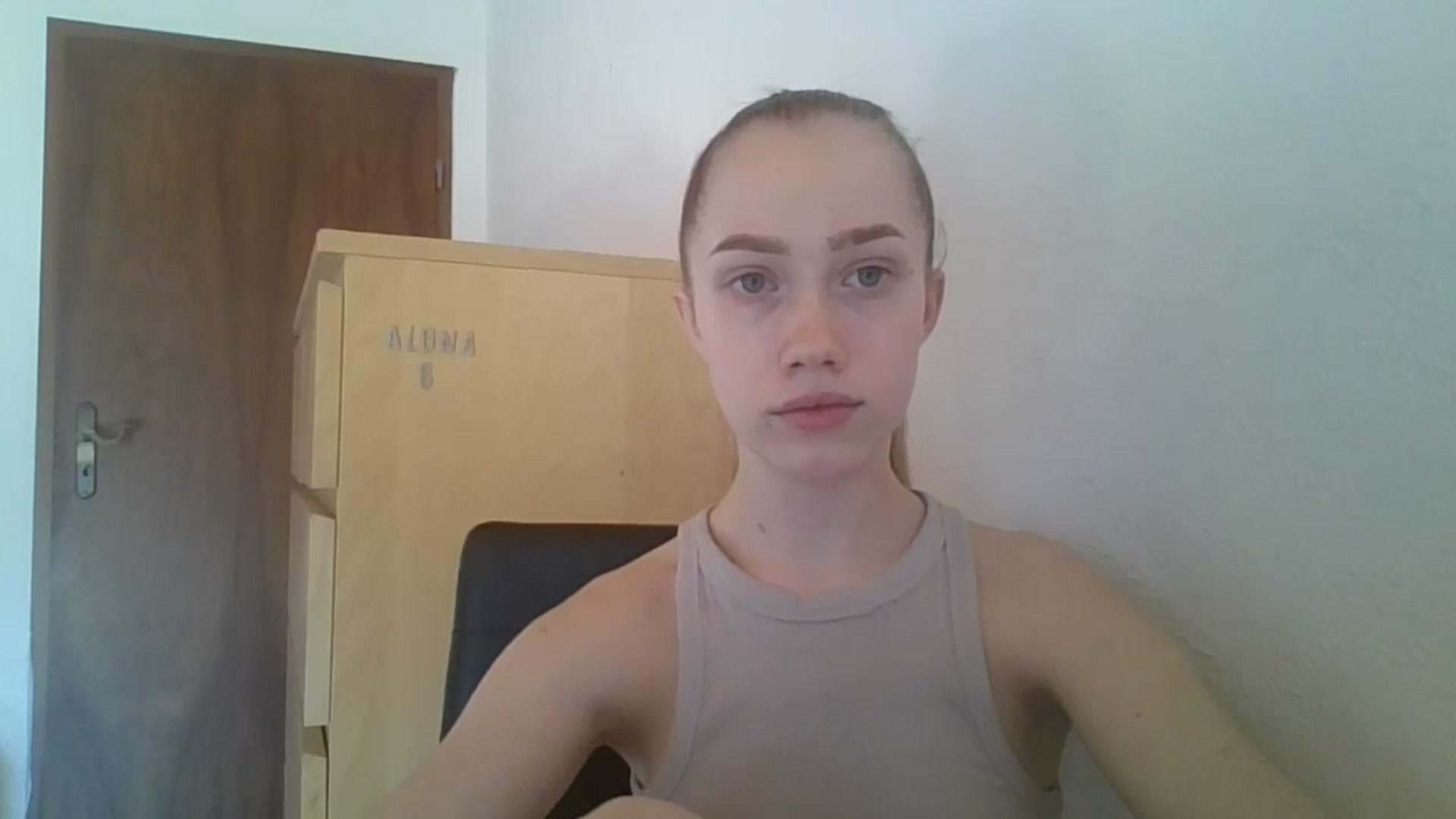 Gallery image thumbnail from KittyLuxxe's myfreecams stream on, 03/28/2025, 11:43 image 18 of 20