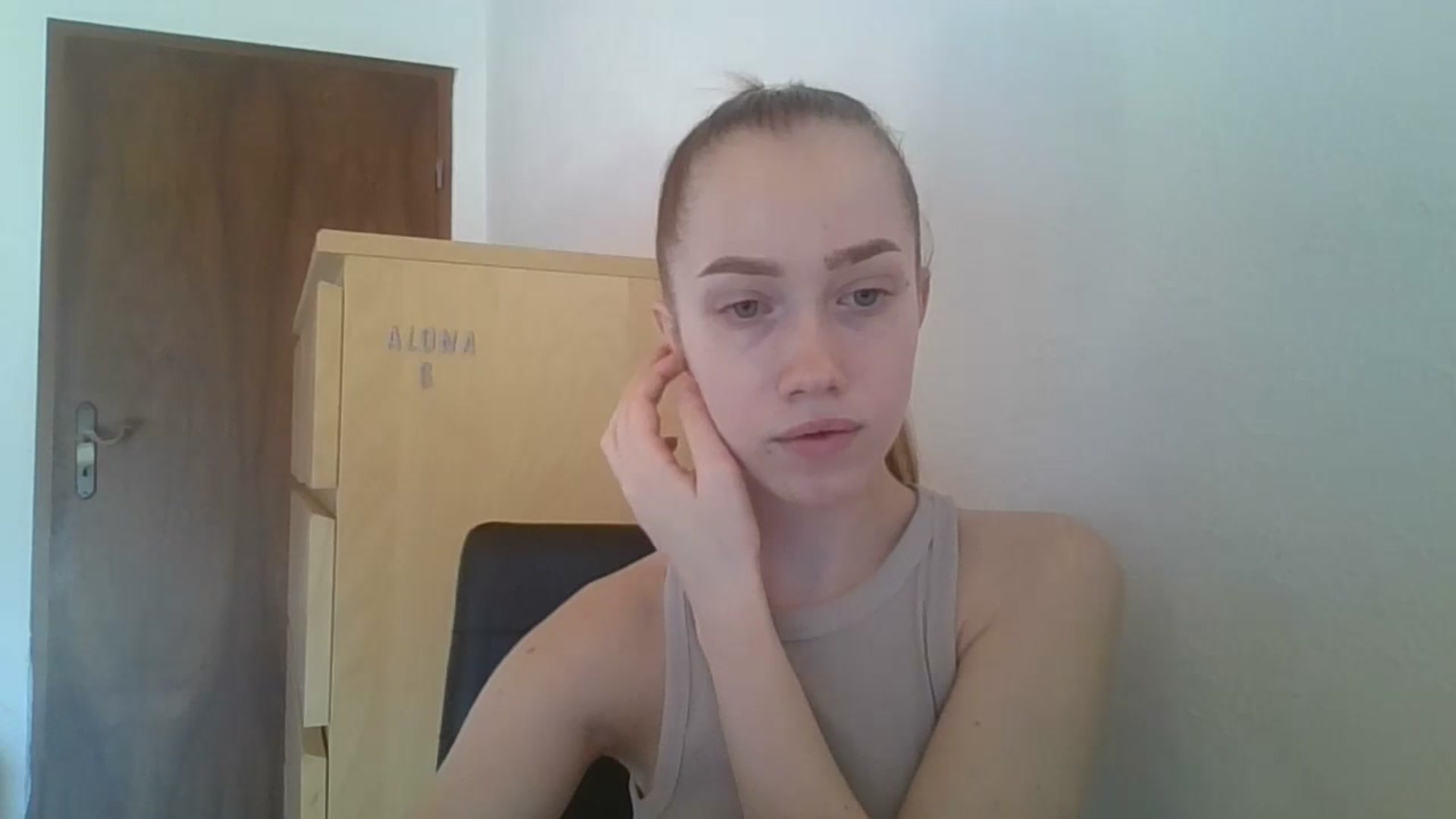 Gallery image thumbnail from KittyLuxxe's myfreecams stream on, 03/28/2025, 11:43 image 17 of 20