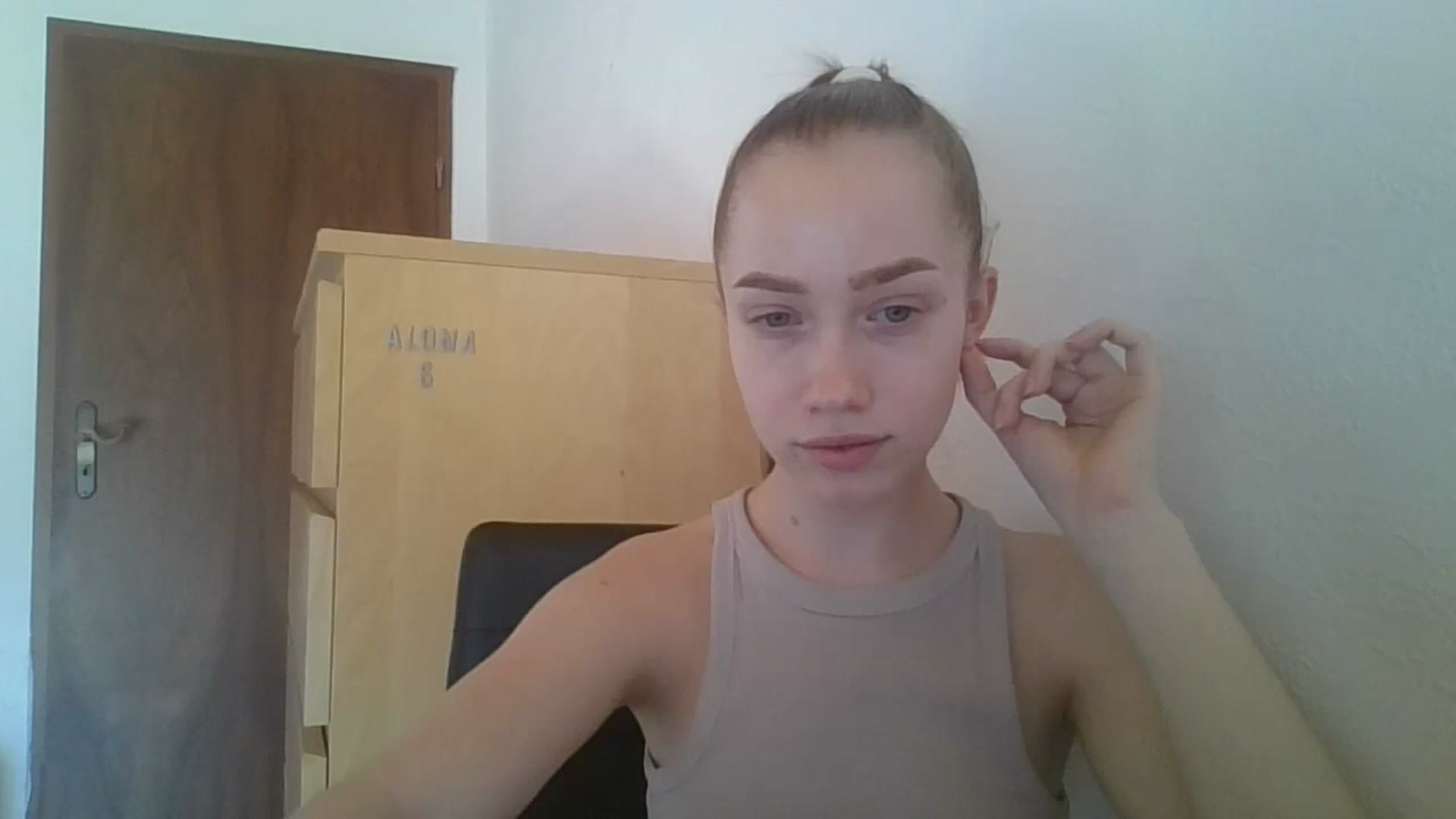 Gallery image thumbnail from KittyLuxxe's myfreecams stream on, 03/28/2025, 11:43 image 12 of 20