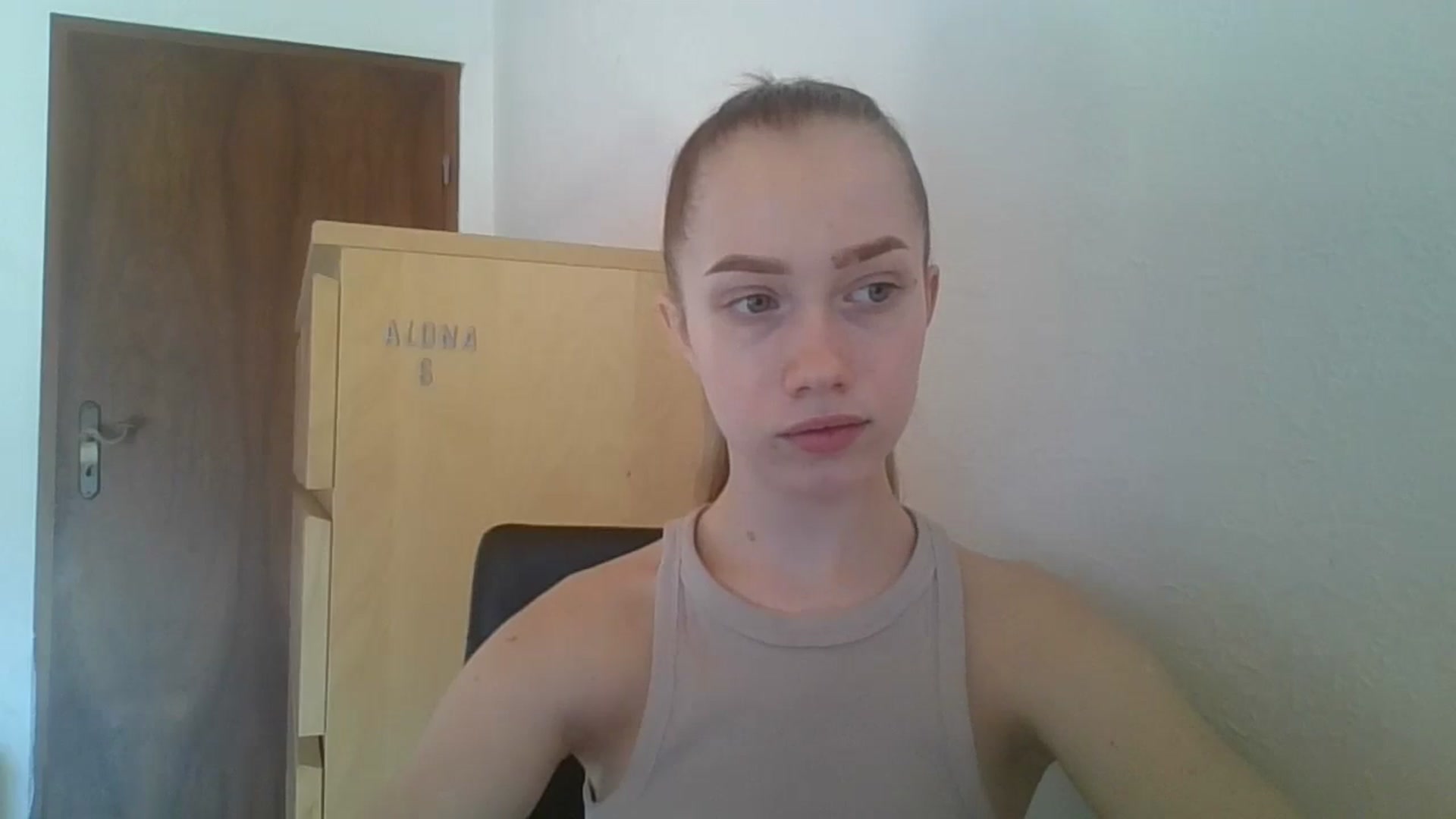 Gallery image thumbnail from KittyLuxxe's myfreecams stream on, 03/28/2025, 12:04 image 19 of 20