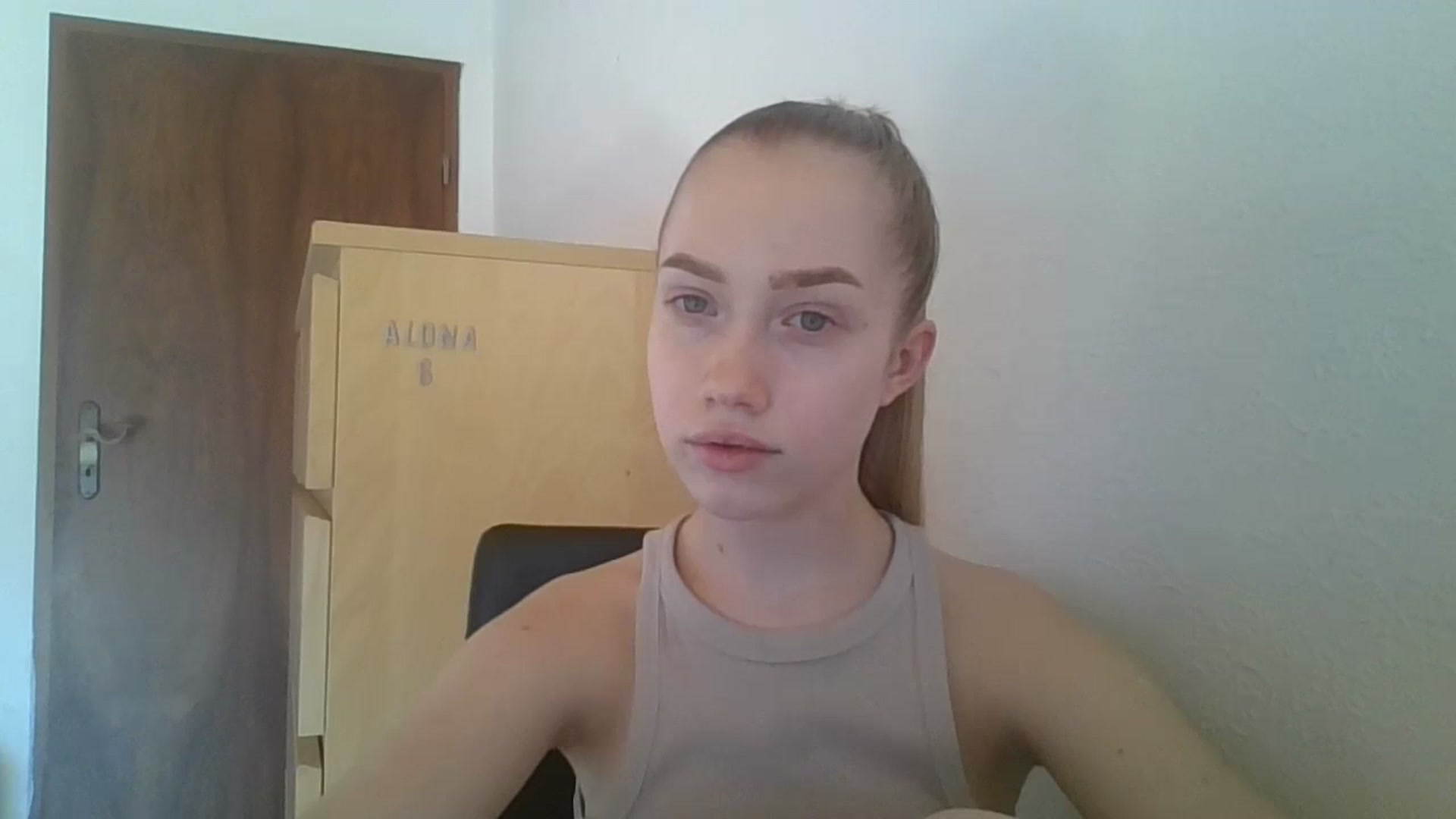 Gallery image thumbnail from KittyLuxxe's myfreecams stream on, 03/28/2025, 12:04 image 10 of 20