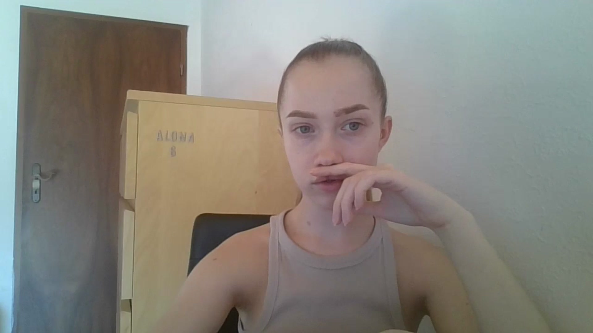 Gallery image thumbnail from KittyLuxxe's myfreecams stream on, 03/28/2025, 12:04 image 15 of 20