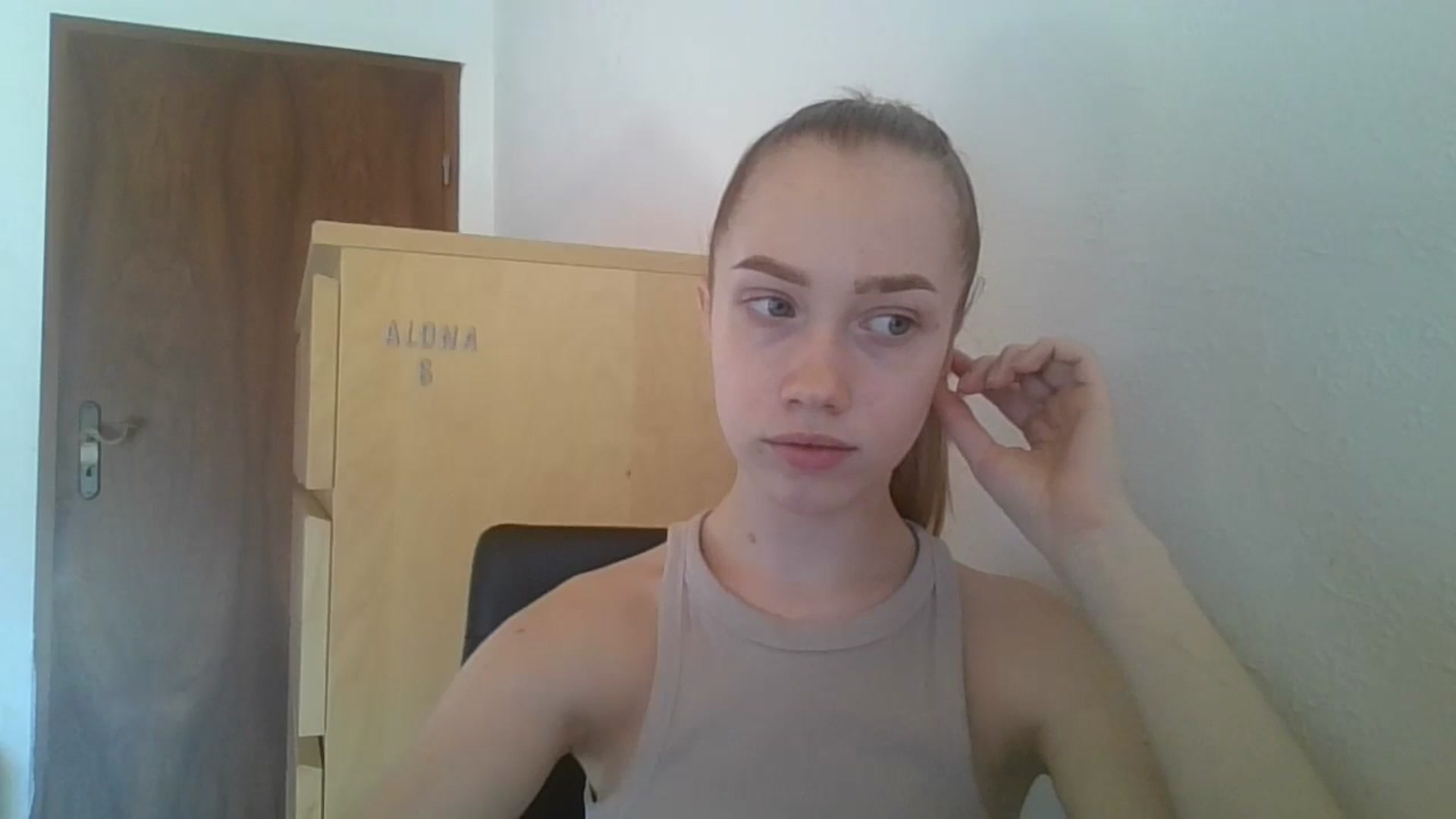 Gallery image thumbnail from KittyLuxxe's myfreecams stream on, 03/28/2025, 12:04 image 20 of 20