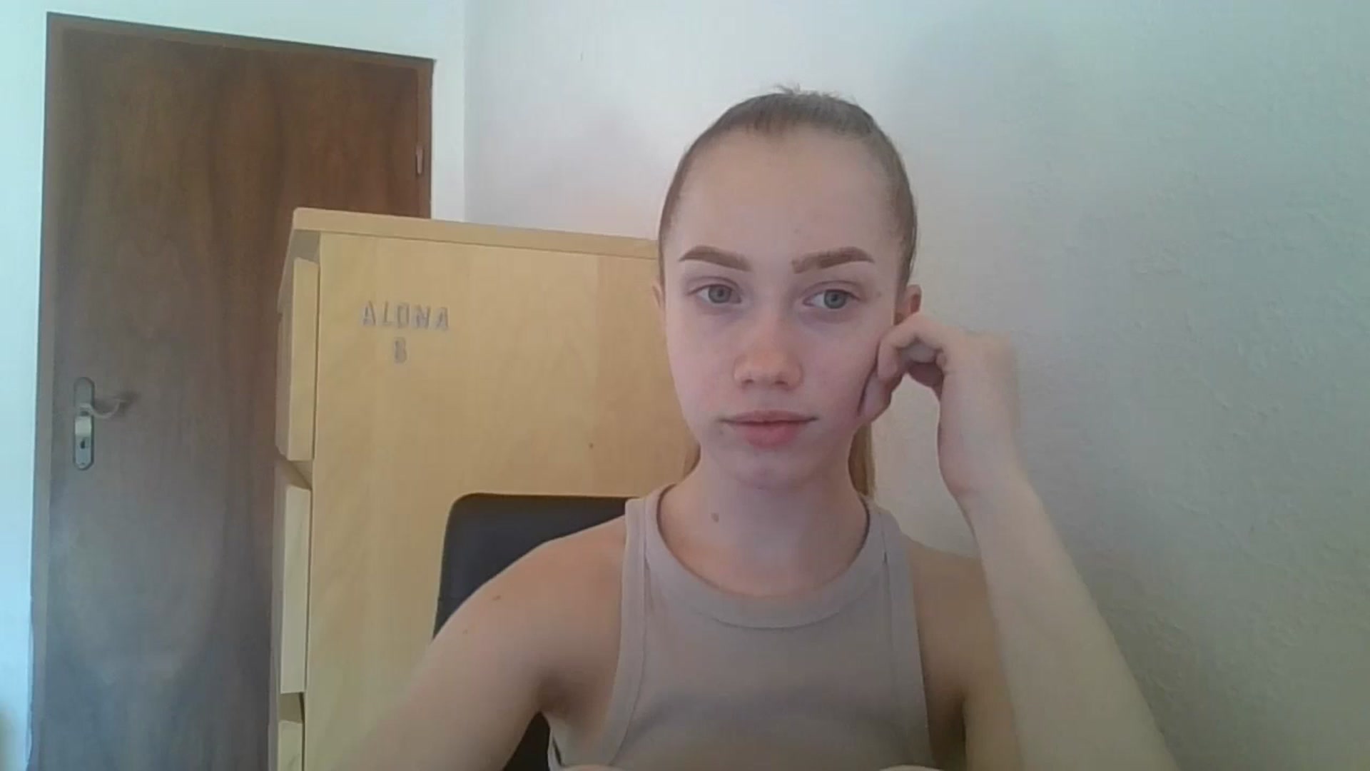 Gallery image thumbnail from KittyLuxxe's myfreecams stream on, 03/28/2025, 12:04 image 16 of 20