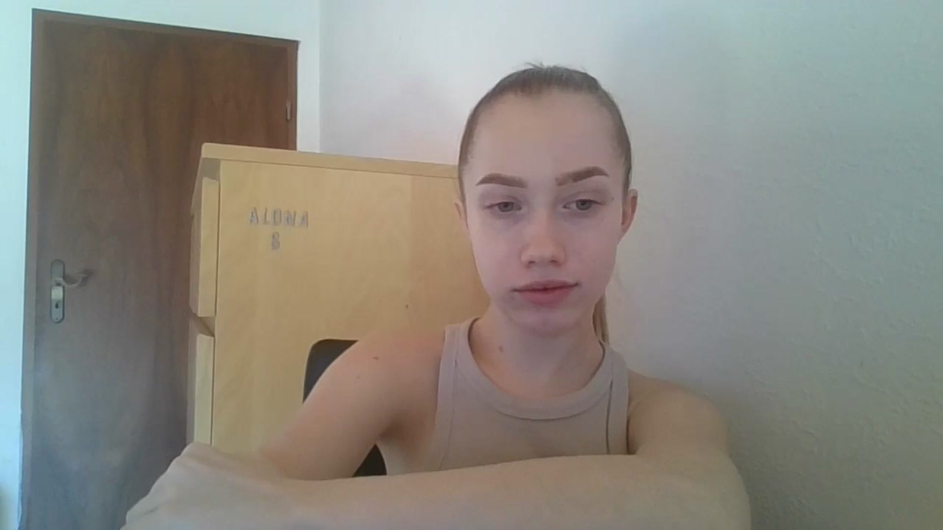 Gallery image thumbnail from KittyLuxxe's myfreecams stream on, 03/28/2025, 12:04 image 18 of 20