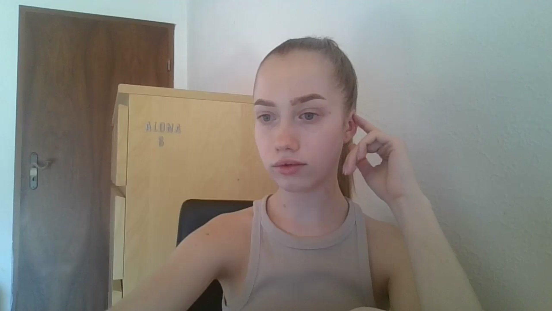 Gallery image thumbnail from KittyLuxxe's myfreecams stream on, 03/28/2025, 12:04 image 9 of 20
