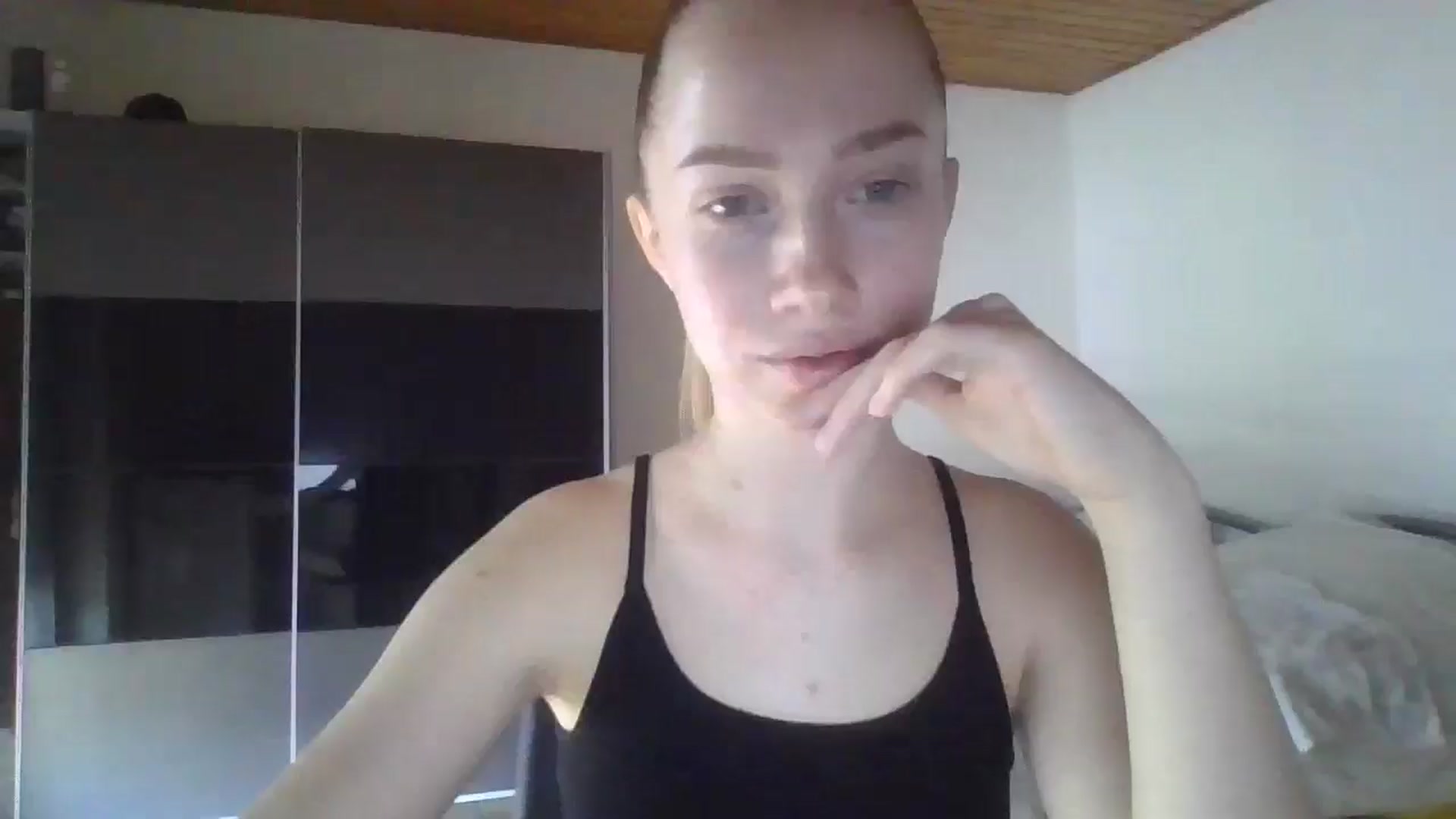 Gallery image thumbnail from KittyLuxxe's myfreecams stream on, 04/02/2025, 14:18 image 1 of 20