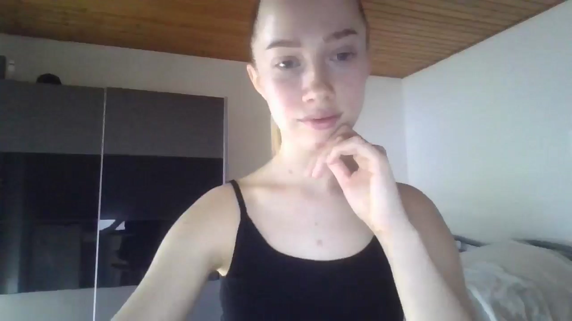 Gallery image thumbnail from KittyLuxxe's myfreecams stream on, 04/02/2025, 14:18 image 20 of 20