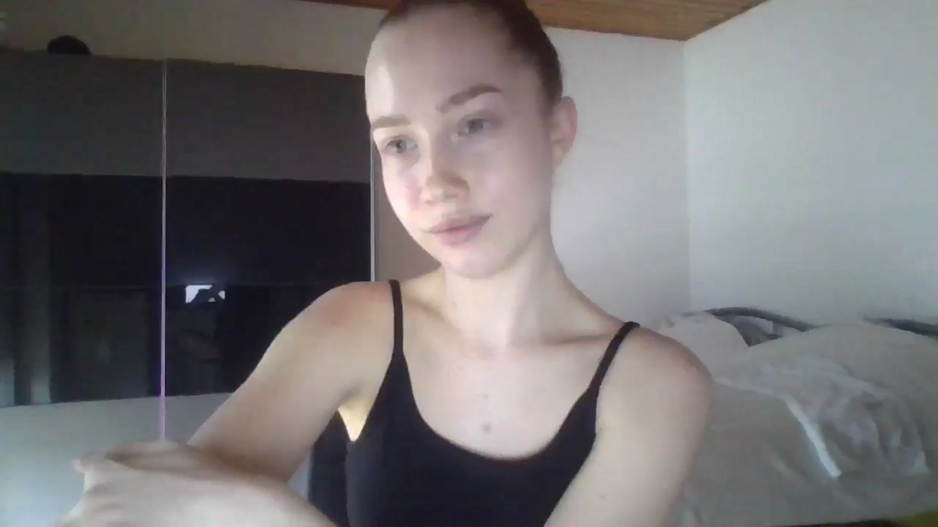 Gallery image thumbnail from KittyLuxxe's myfreecams stream on, 04/02/2025, 15:03 image 13 of 20