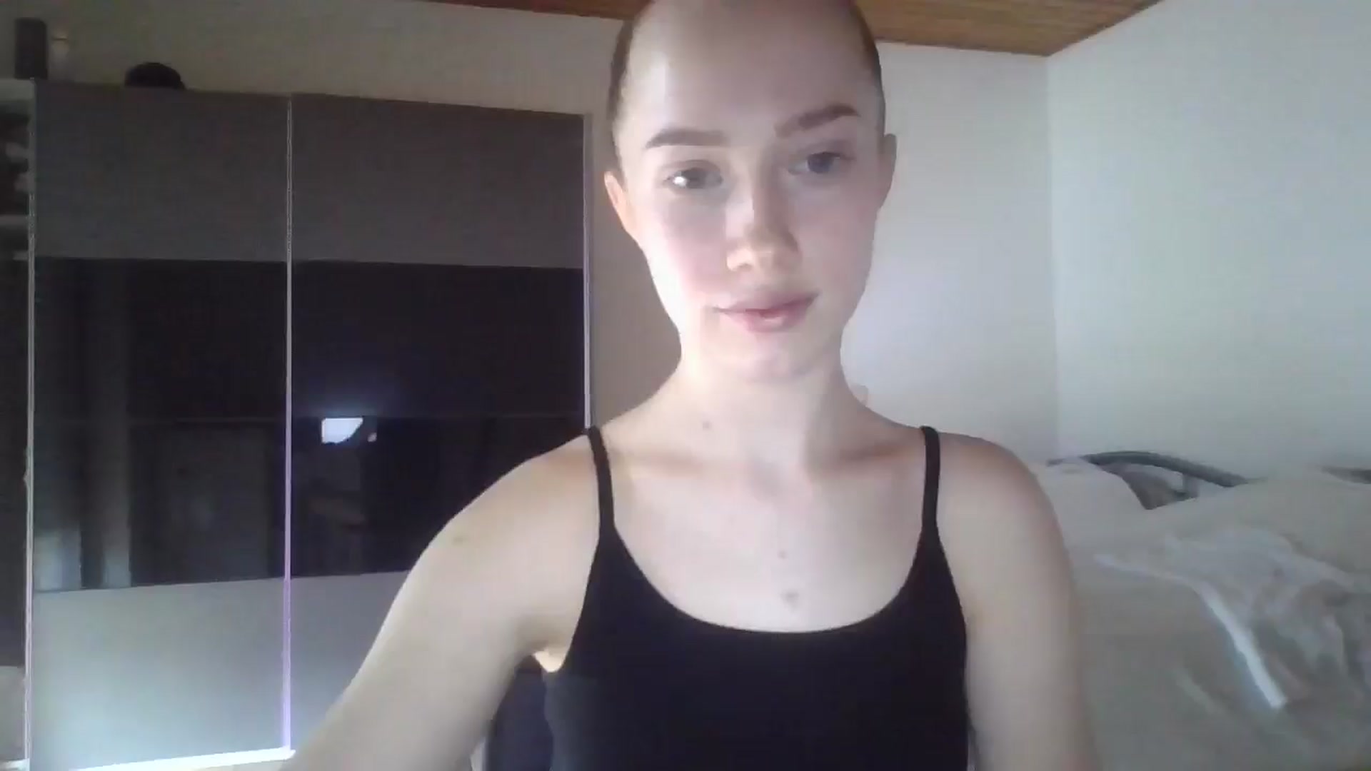 Gallery image thumbnail from KittyLuxxe's myfreecams stream on, 04/02/2025, 15:03 image 10 of 20