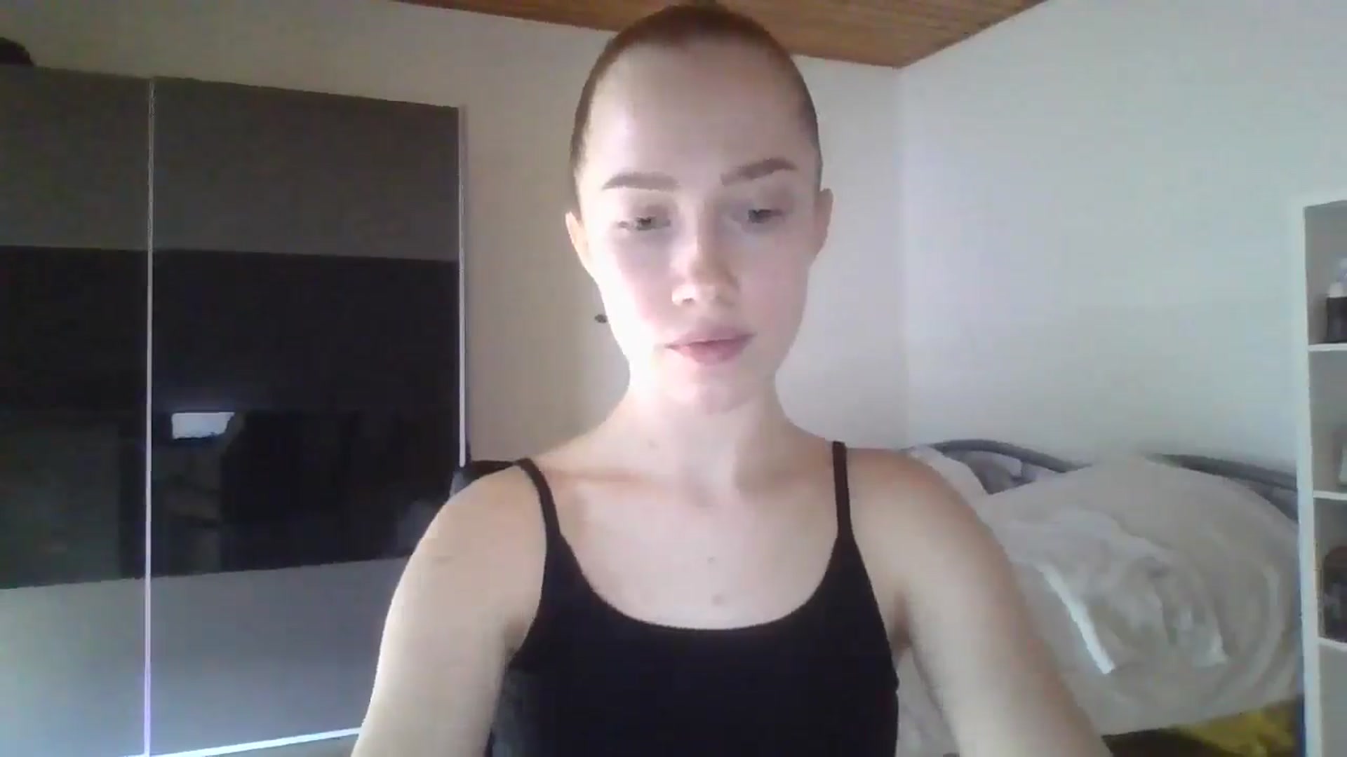 Gallery image thumbnail from KittyLuxxe's myfreecams stream on, 04/02/2025, 15:03 image 5 of 20