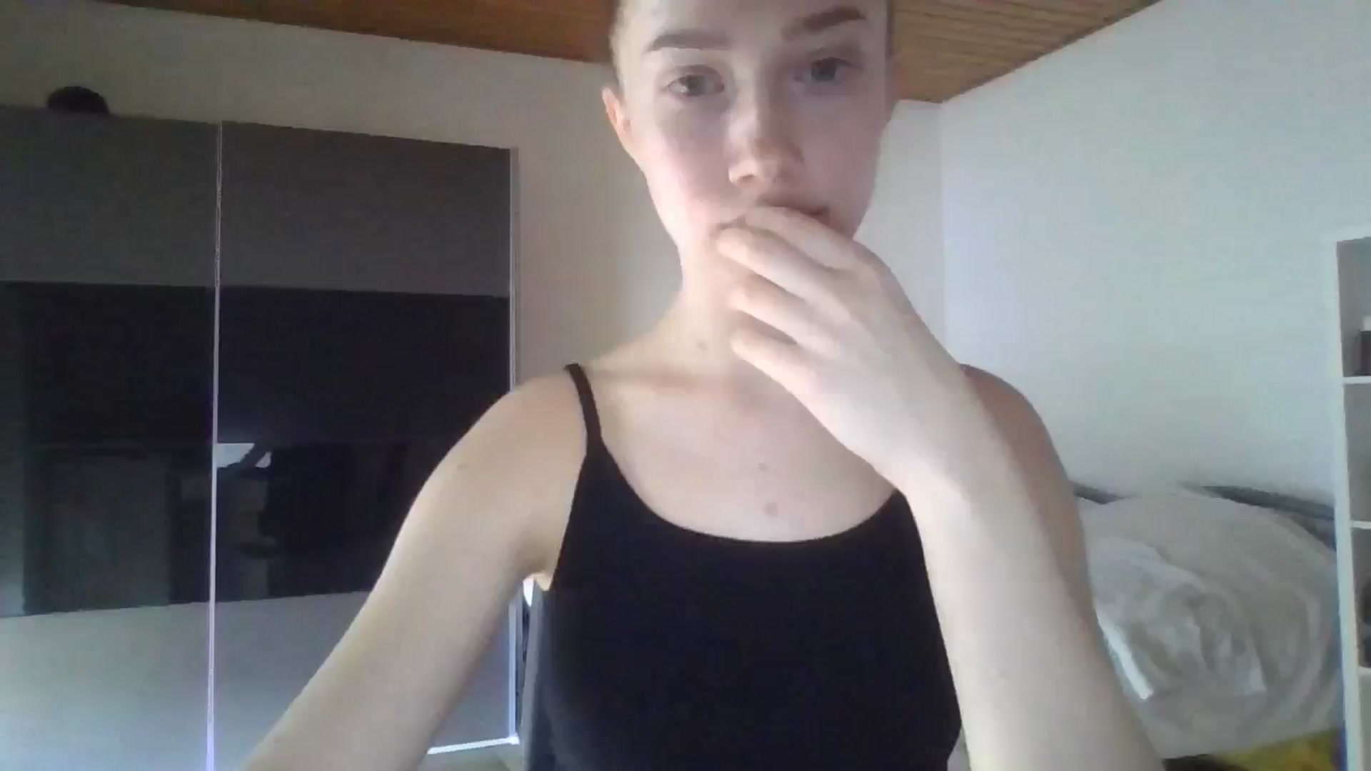 Gallery image thumbnail from KittyLuxxe's myfreecams stream on, 04/02/2025, 15:03 image 1 of 20