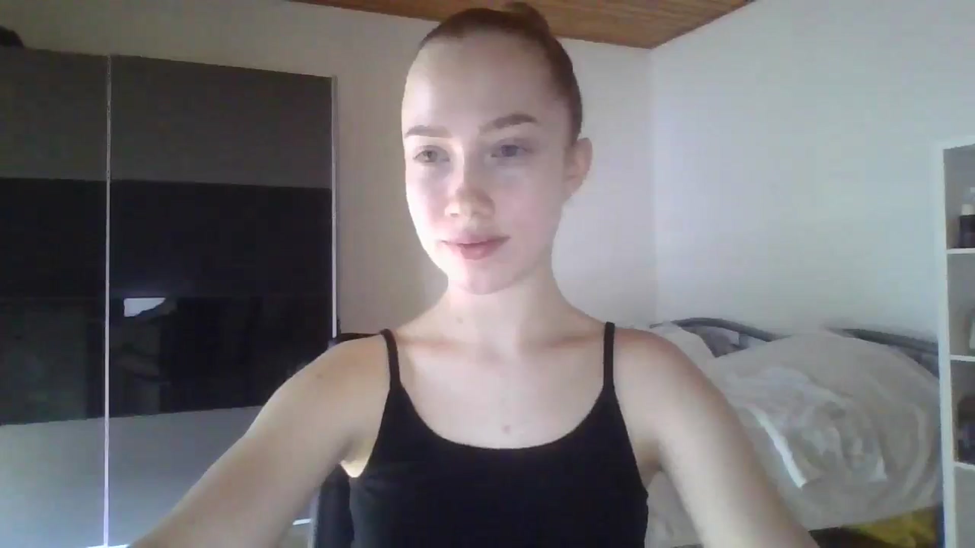 Gallery image thumbnail from KittyLuxxe's myfreecams stream on, 04/02/2025, 15:03 image 4 of 20