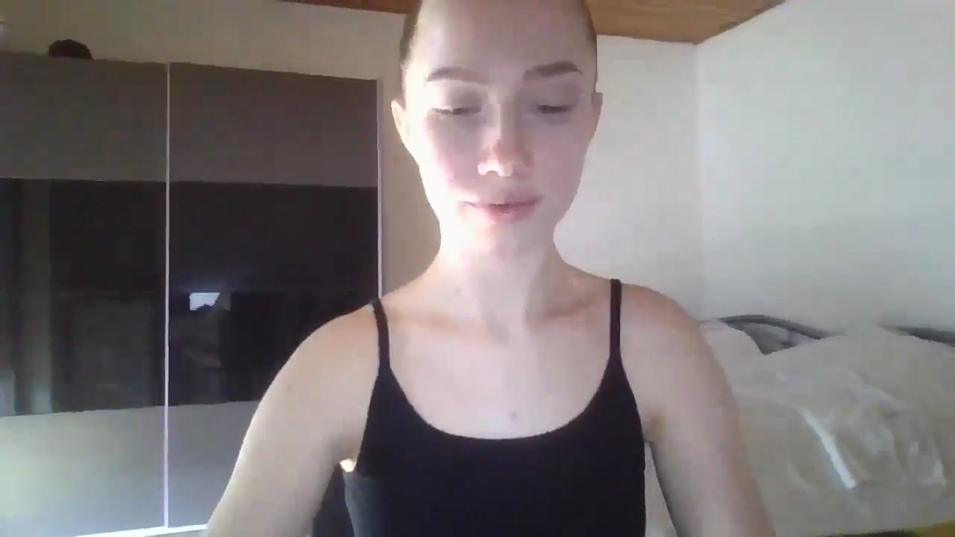 Gallery image thumbnail from KittyLuxxe's myfreecams stream on, 04/02/2025, 15:03 image 11 of 20