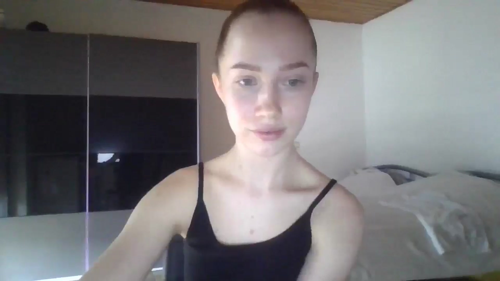 Gallery image thumbnail from KittyLuxxe's myfreecams stream on, 04/02/2025, 15:03 image 14 of 20