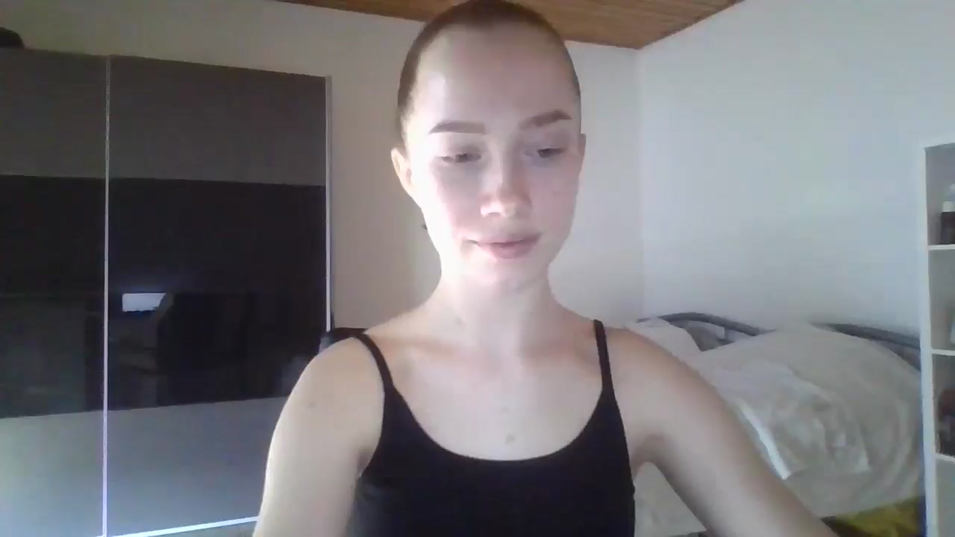 Gallery image thumbnail from KittyLuxxe's myfreecams stream on, 04/02/2025, 15:03 image 7 of 20