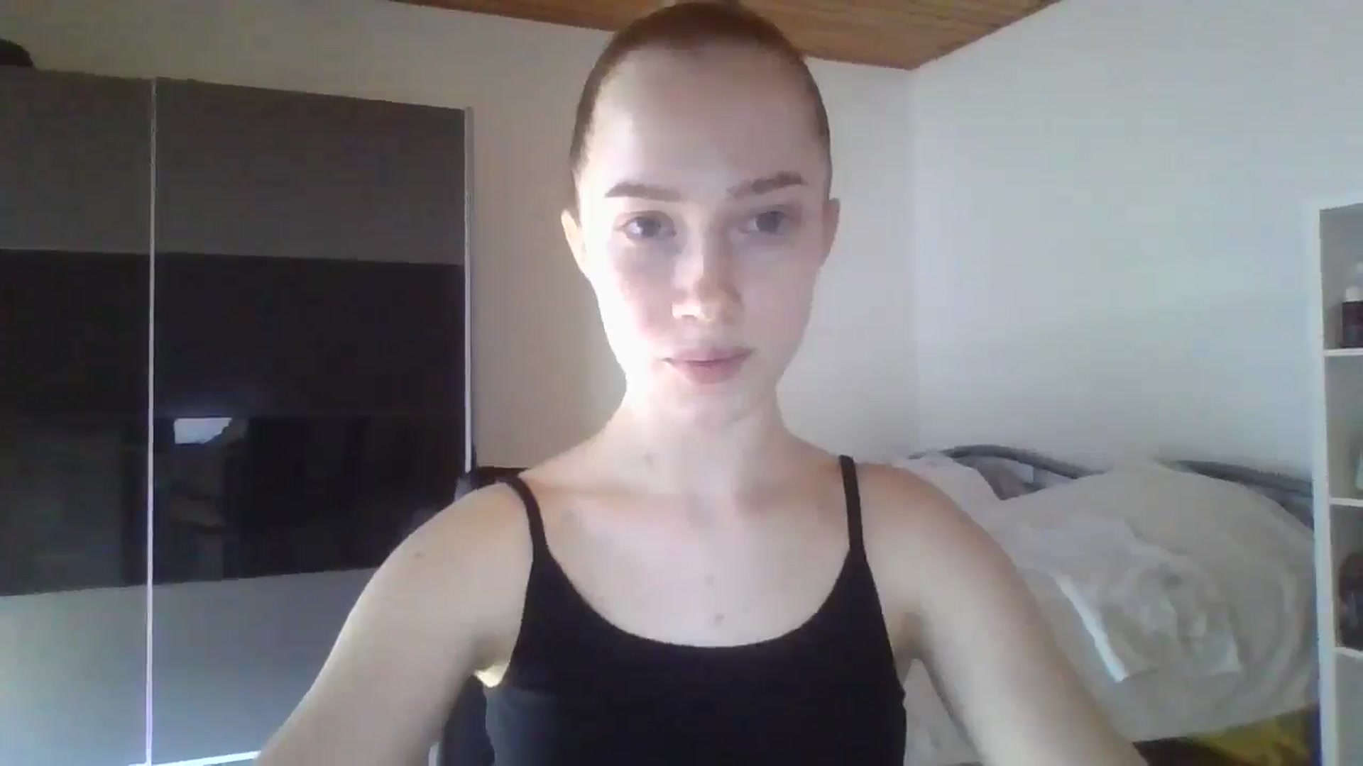 Gallery image thumbnail from KittyLuxxe's myfreecams stream on, 04/02/2025, 15:03 image 8 of 20
