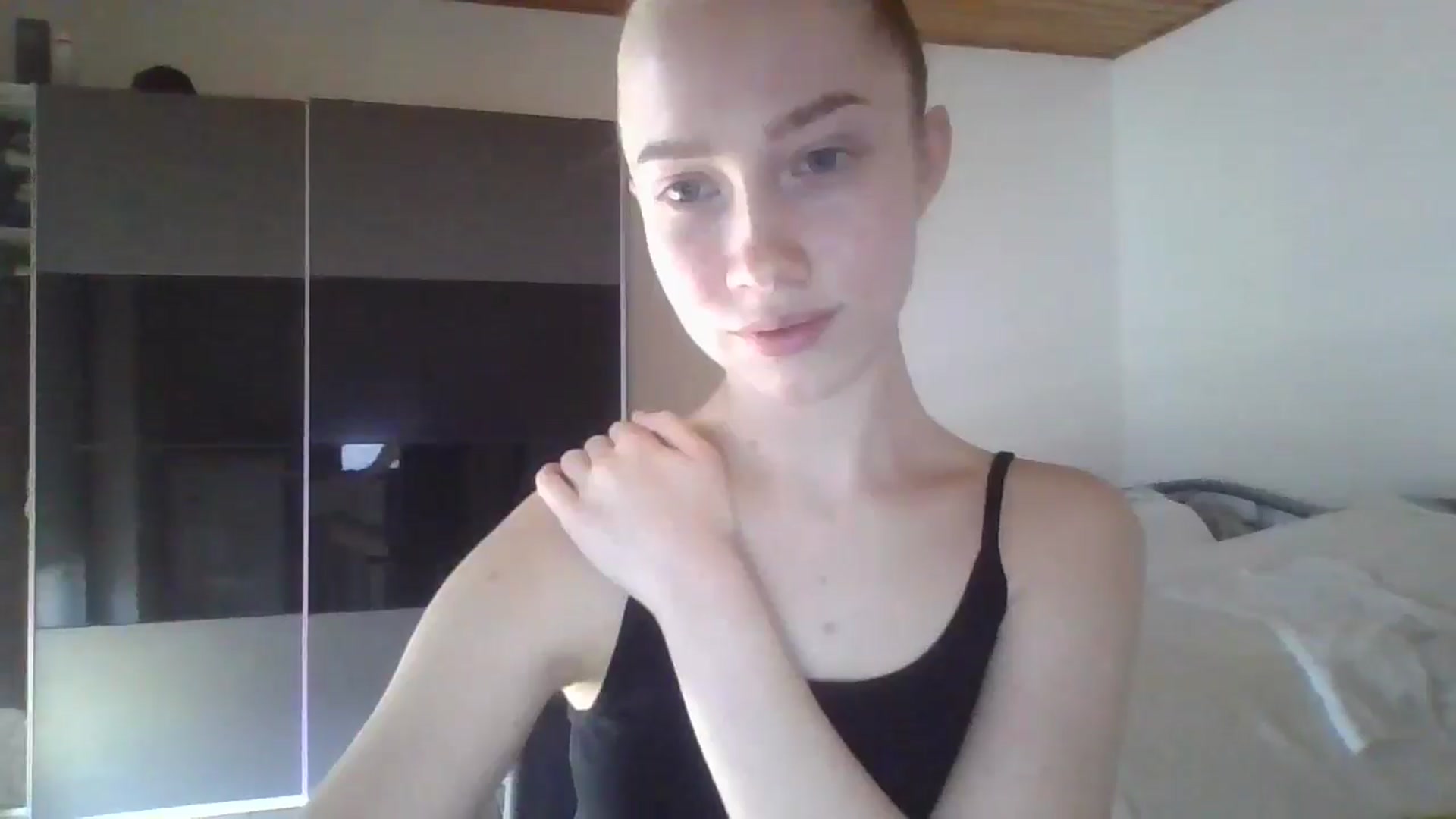 Gallery image thumbnail from KittyLuxxe's myfreecams stream on, 04/02/2025, 15:03 image 9 of 20
