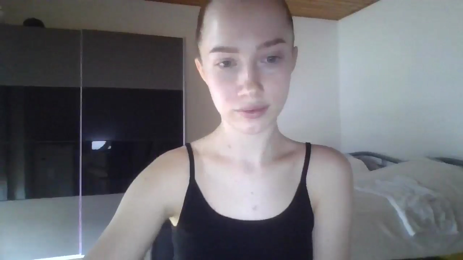 Gallery image thumbnail from KittyLuxxe's myfreecams stream on, 04/02/2025, 15:03 image 12 of 20