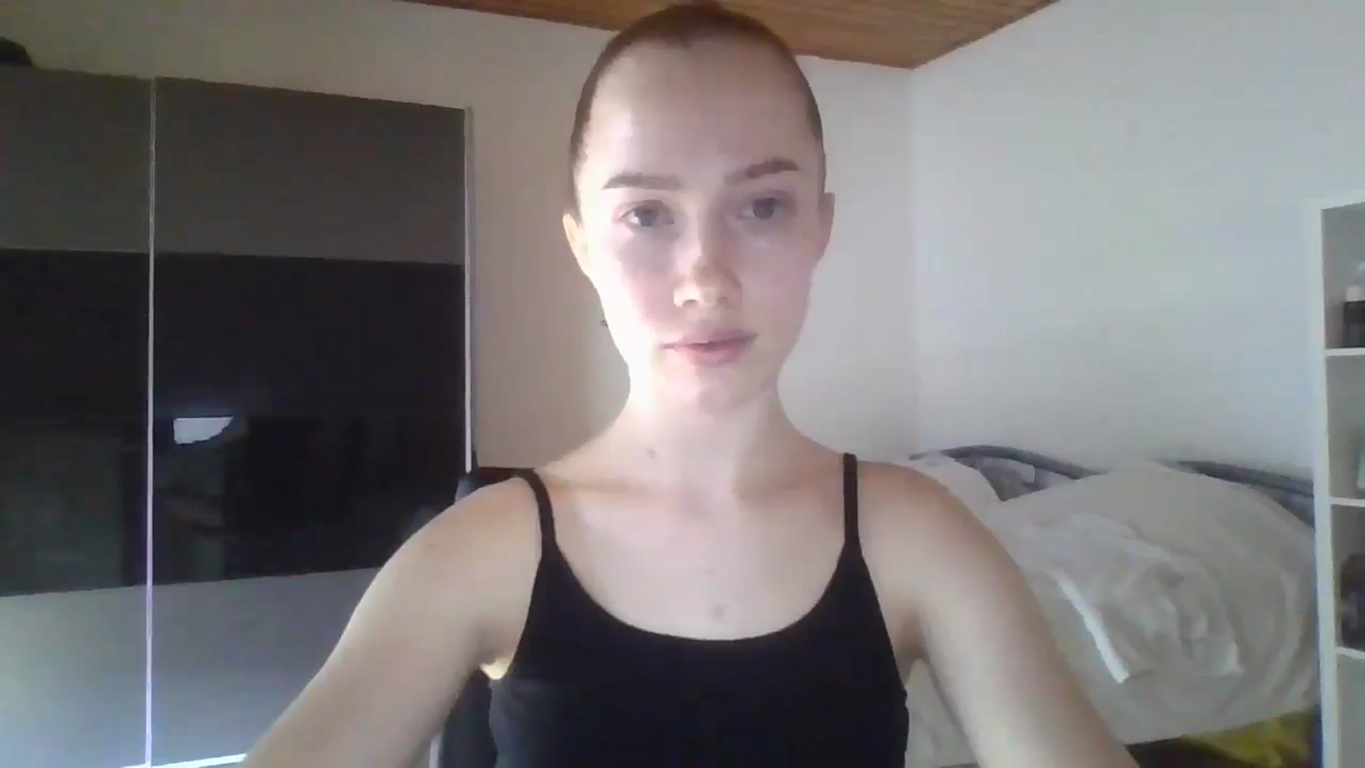 Gallery image thumbnail from KittyLuxxe's myfreecams stream on, 04/02/2025, 15:03 image 6 of 20