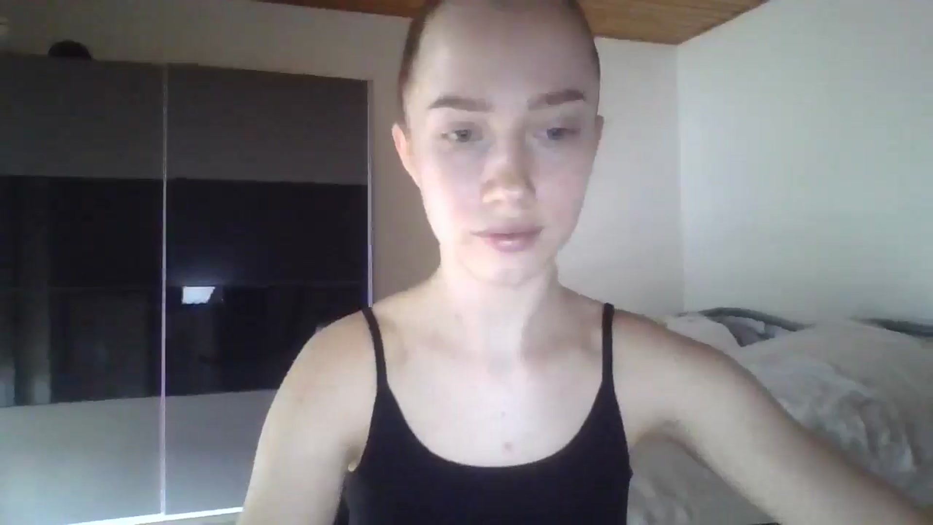 Gallery image thumbnail from KittyLuxxe's myfreecams stream on, 04/02/2025, 15:03 image 15 of 20