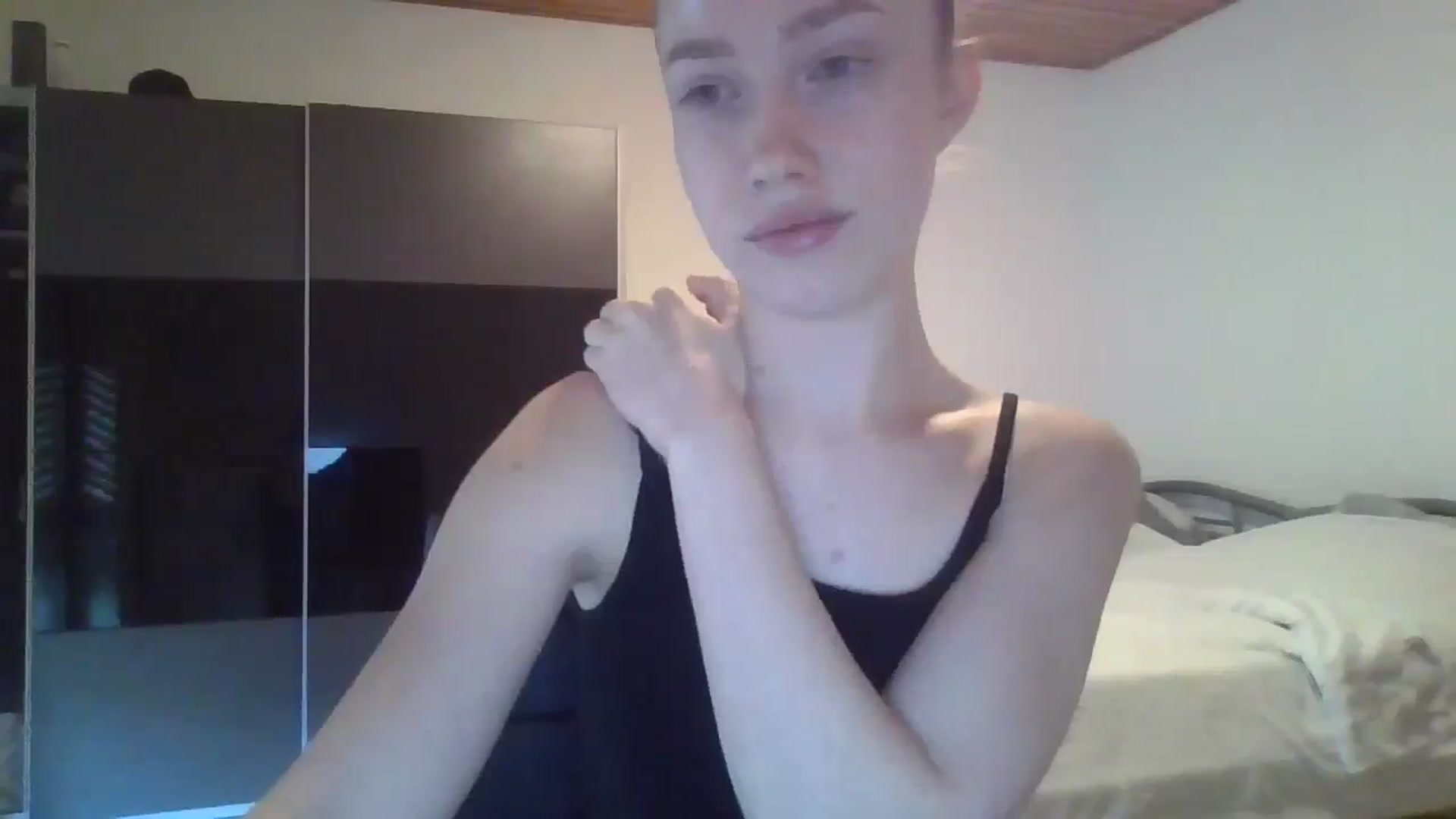Gallery image thumbnail from KittyLuxxe's myfreecams stream on, 04/02/2025, 17:08 image 13 of 20