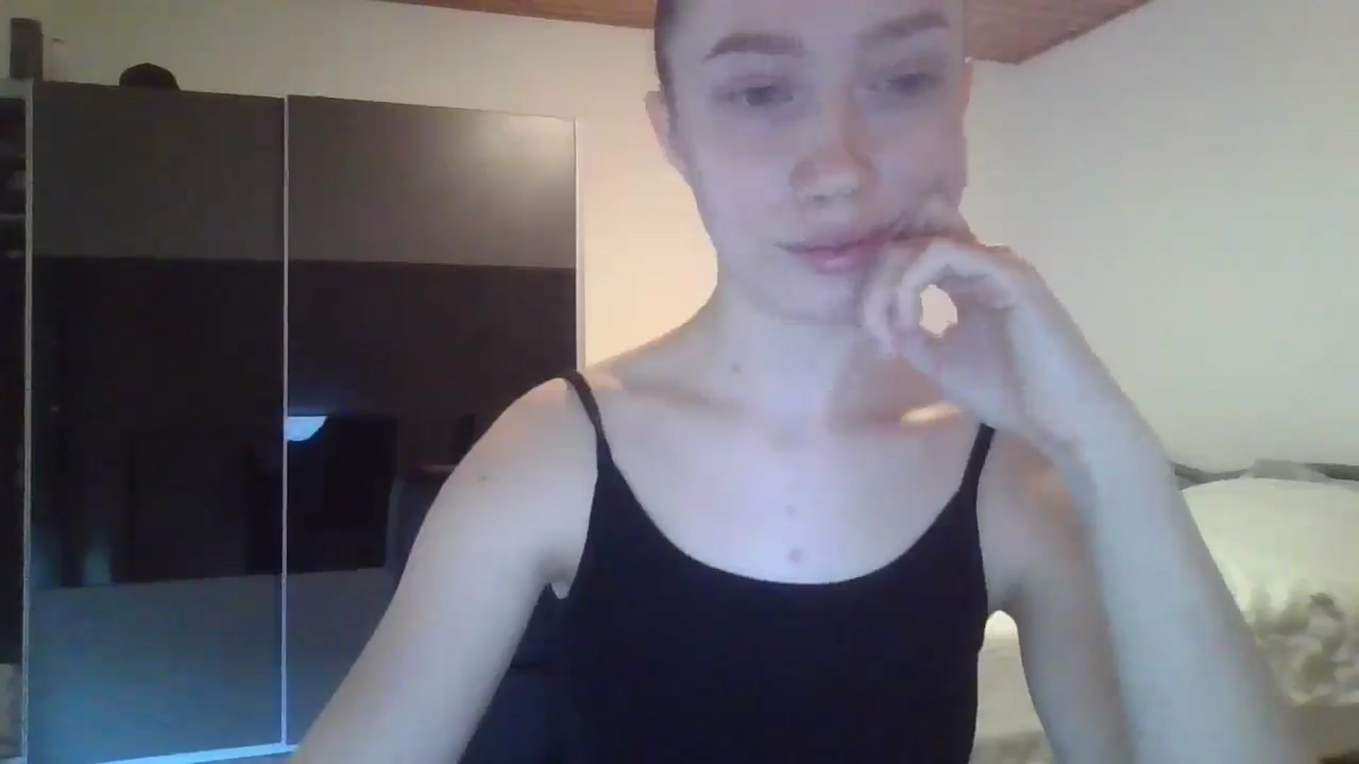 Gallery image thumbnail from KittyLuxxe's myfreecams stream on, 04/02/2025, 17:08 image 18 of 20