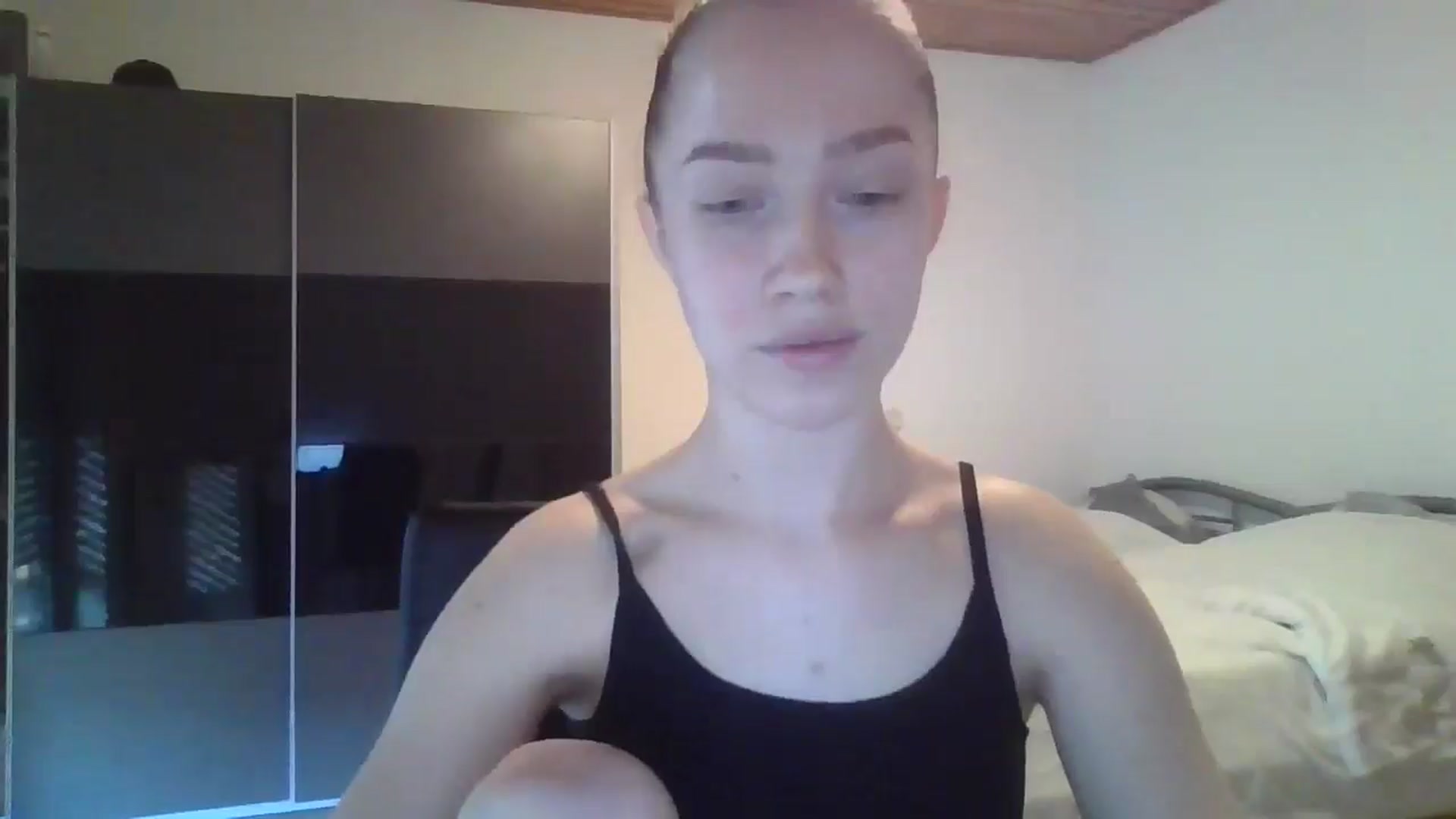Gallery image thumbnail from KittyLuxxe's myfreecams stream on, 04/02/2025, 17:08 image 5 of 20