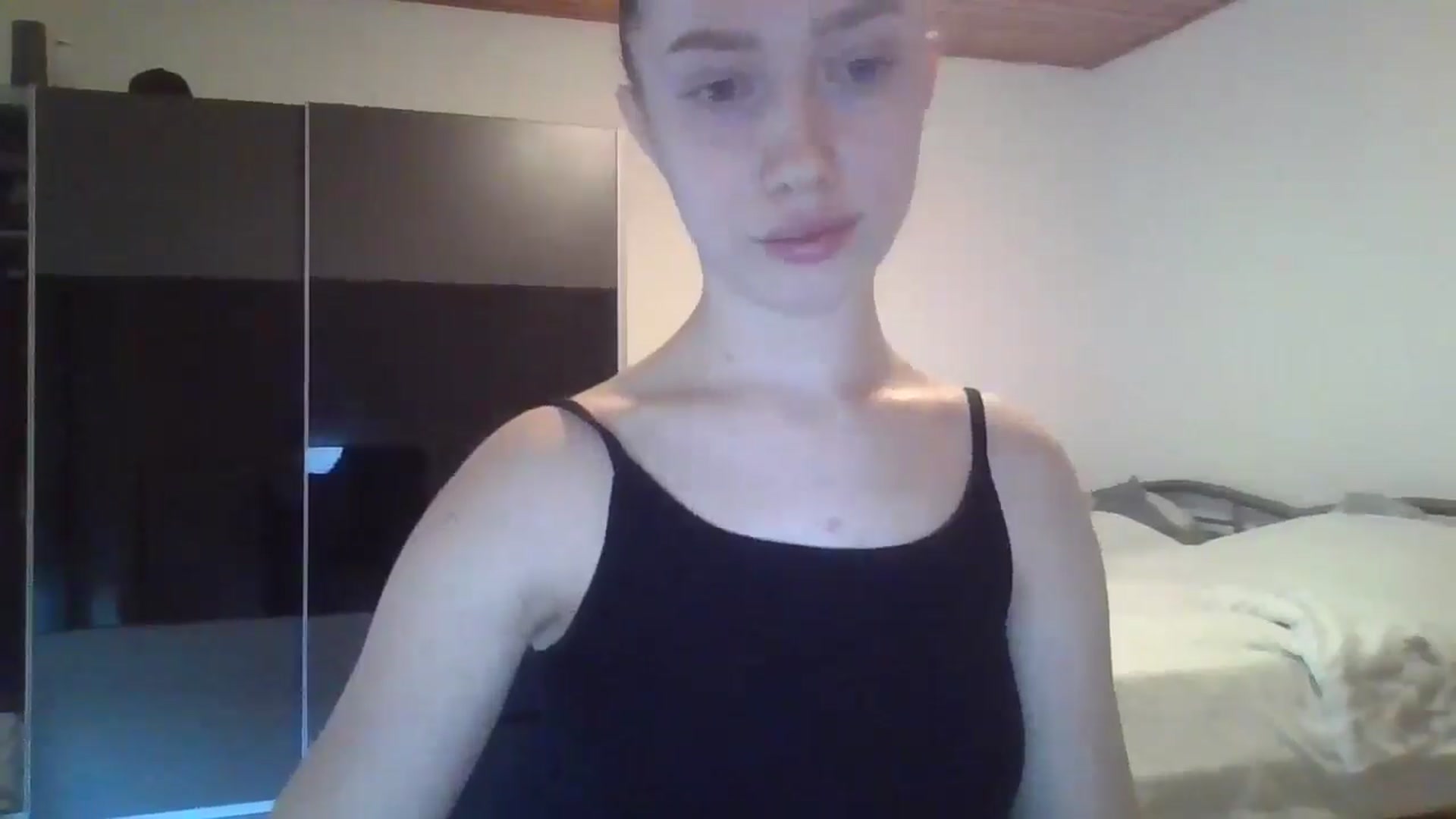 Gallery image thumbnail from KittyLuxxe's myfreecams stream on, 04/02/2025, 17:08 image 17 of 20