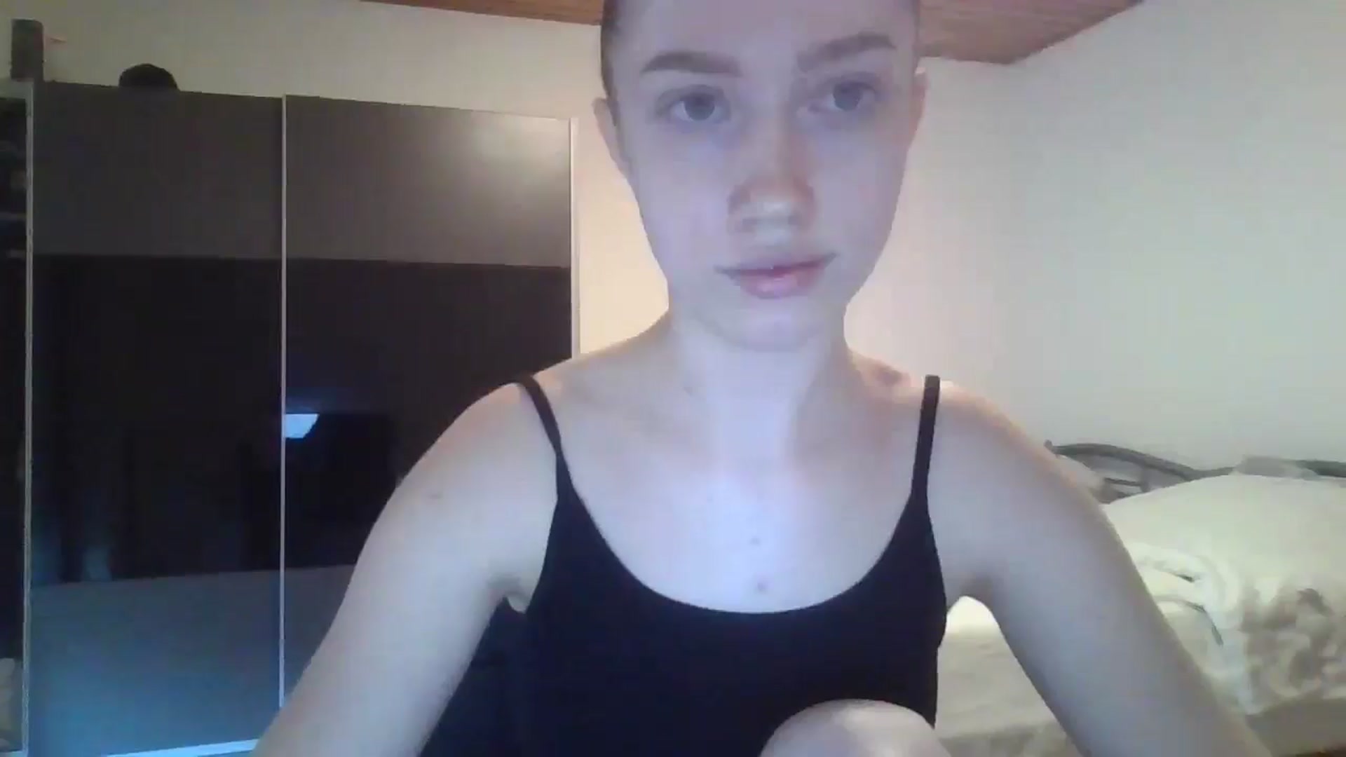 Gallery image thumbnail from KittyLuxxe's myfreecams stream on, 04/02/2025, 17:08 image 19 of 20