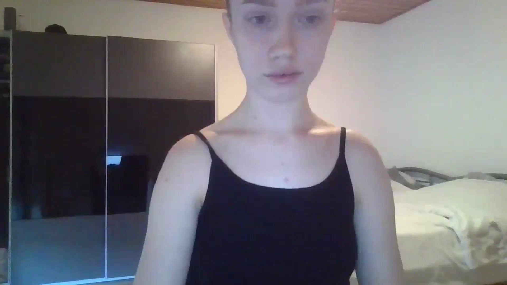 Gallery image thumbnail from KittyLuxxe's myfreecams stream on, 04/02/2025, 17:08 image 16 of 20