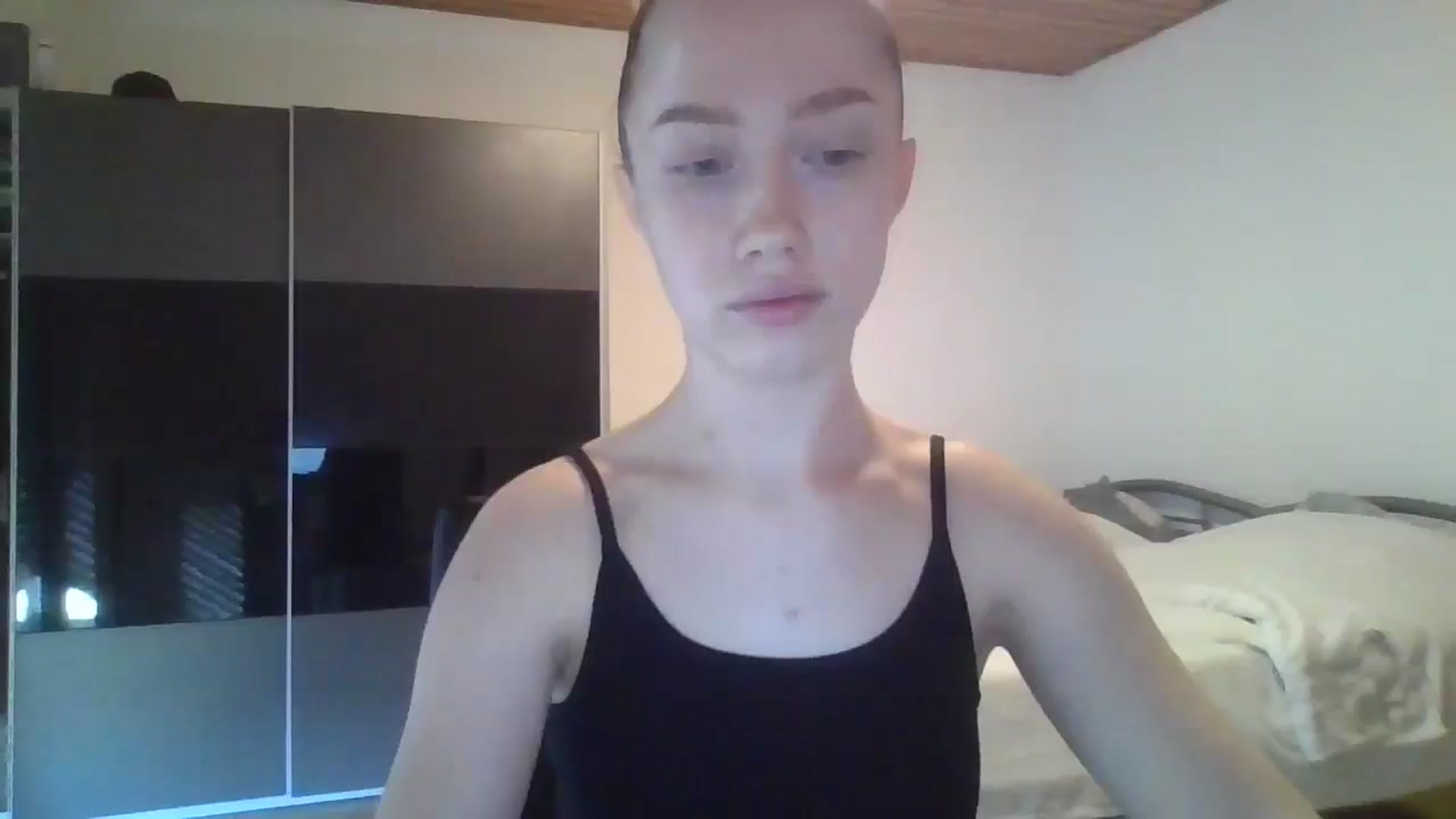 Gallery image thumbnail from KittyLuxxe's myfreecams stream on, 04/02/2025, 17:08 image 1 of 20
