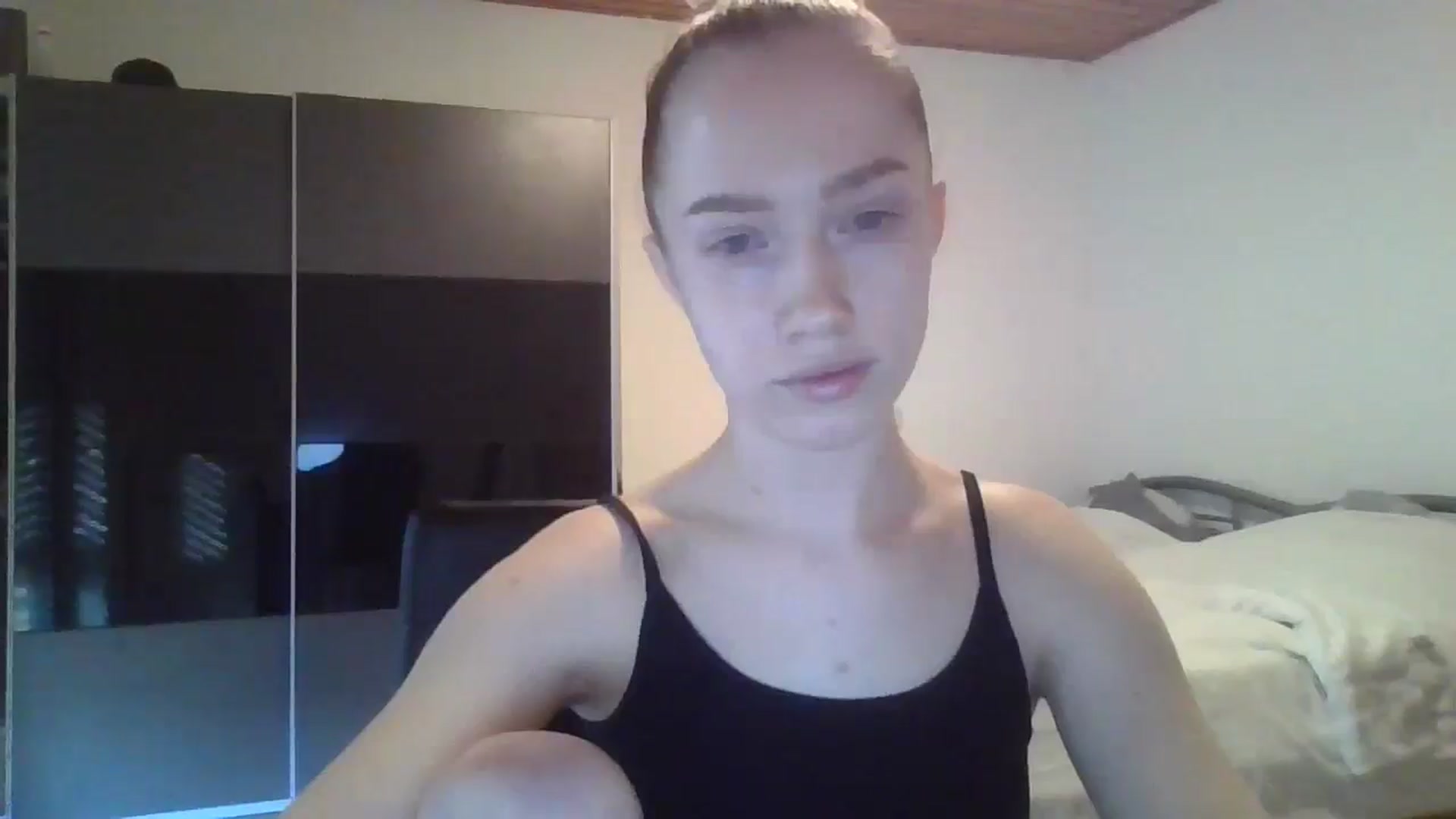 Gallery image thumbnail from KittyLuxxe's myfreecams stream on, 04/02/2025, 17:08 image 8 of 20