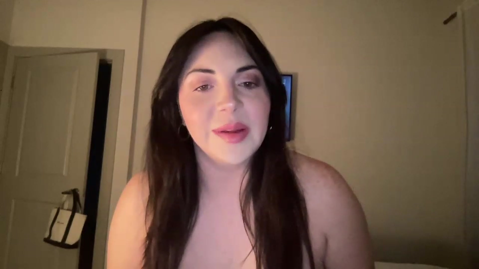 Gallery image thumbnail from KittyMadison's myfreecams stream on, 04/10/2023, 01:06 image 14 of 20