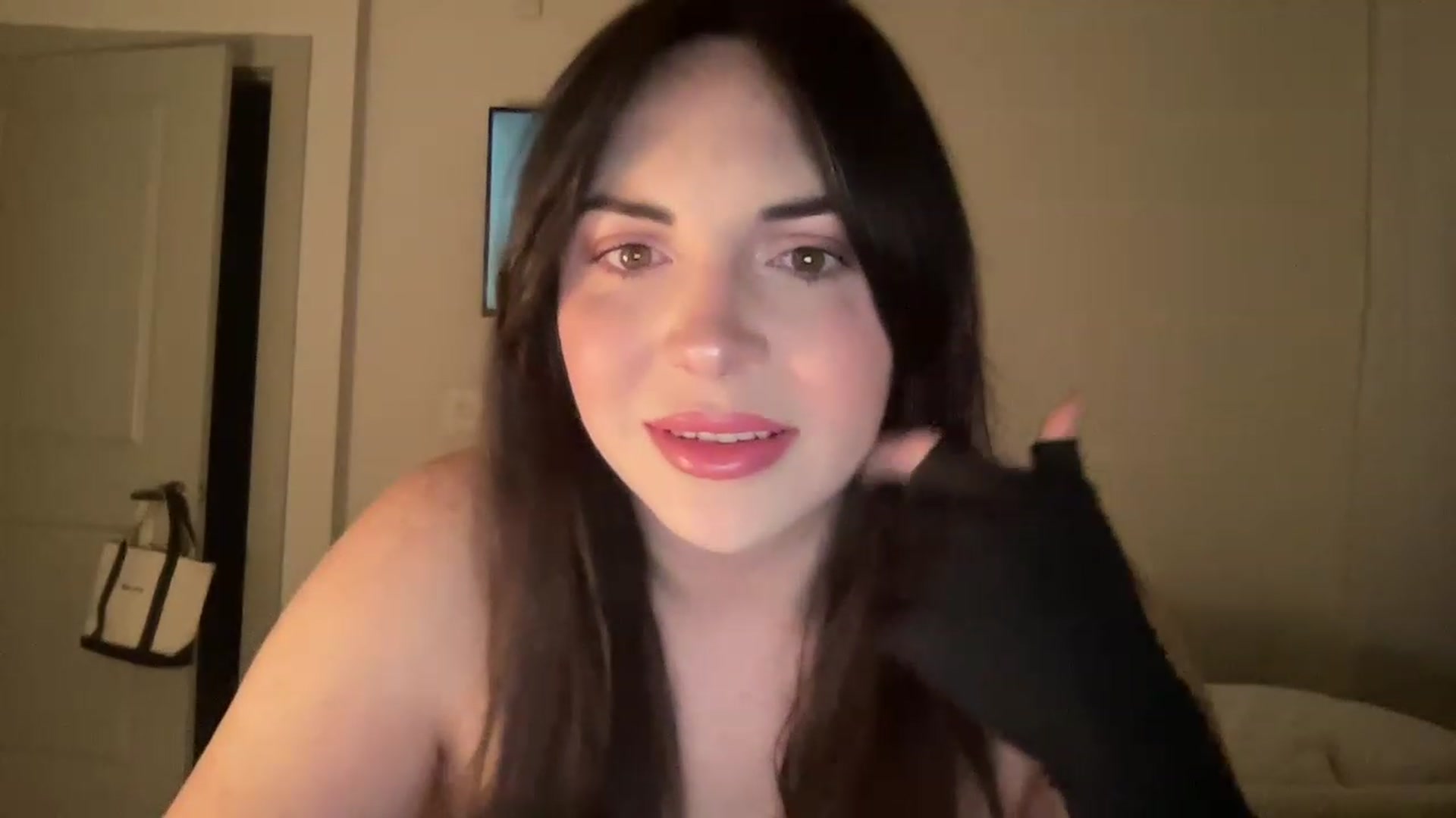 Gallery image thumbnail from KittyMadison's myfreecams stream on, 04/10/2023, 01:06 image 18 of 20