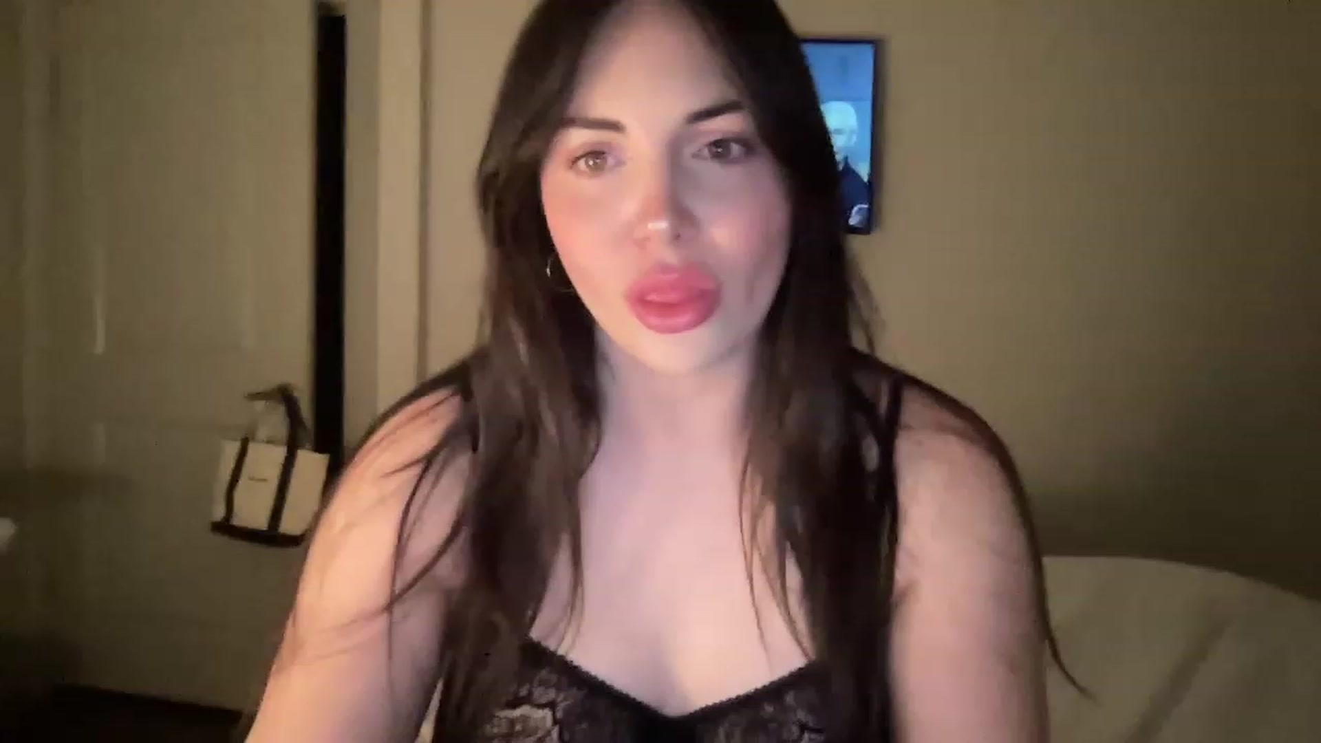 Gallery image thumbnail from KittyMadison's myfreecams stream on, 04/20/2023, 03:15 image 10 of 20