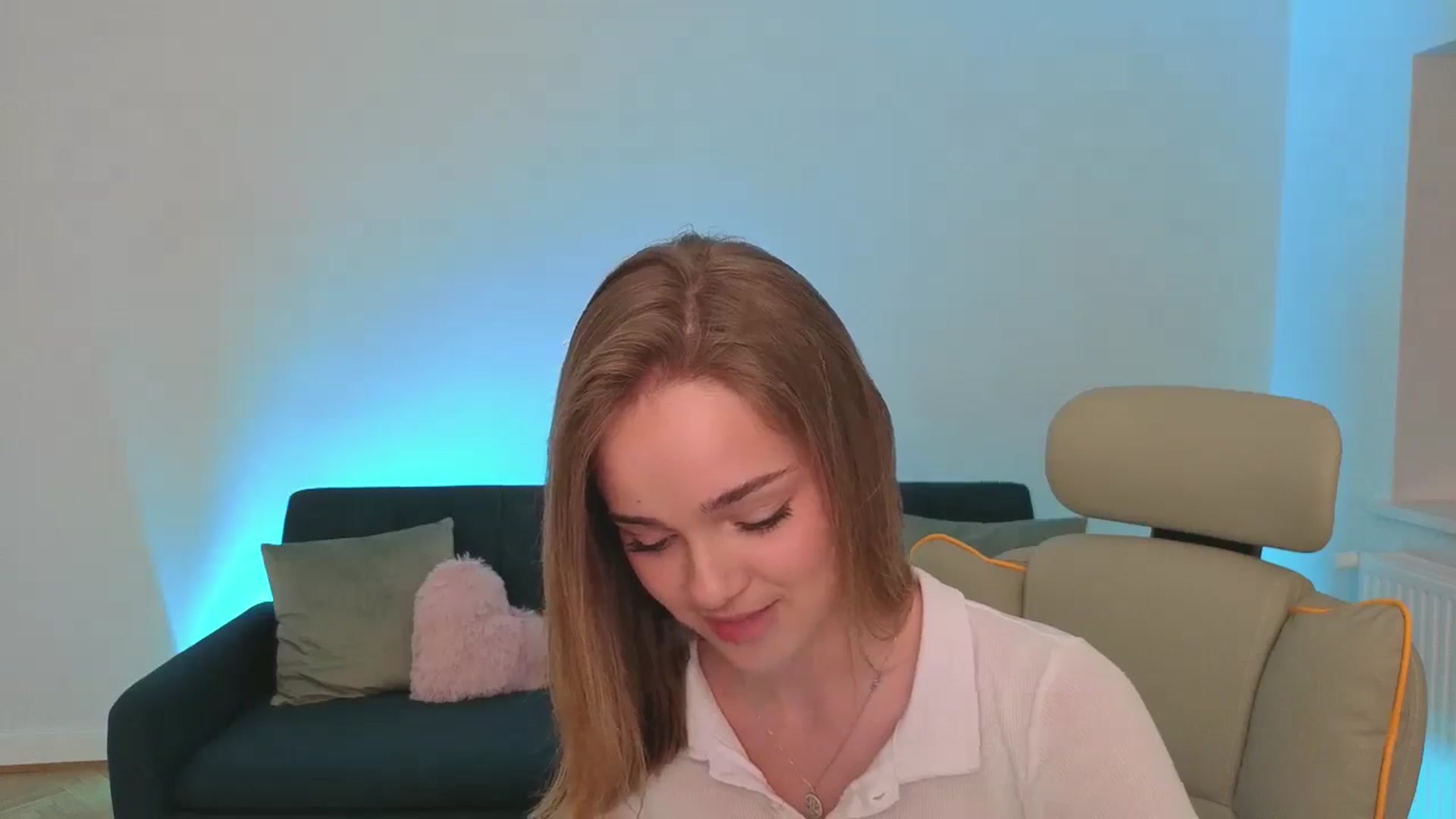 Gallery image thumbnail from KittyPaw's myfreecams stream on, 06/19/2025, 19:50 image 17 of 20