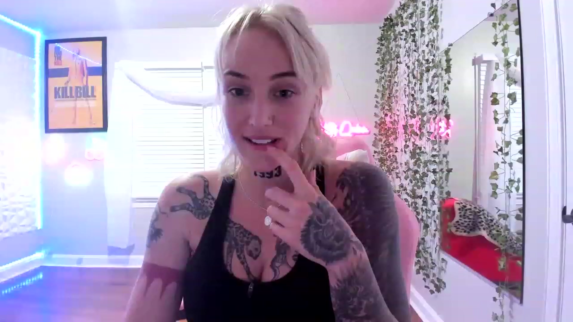 Gallery image thumbnail from KittyQuinn's myfreecams stream on, 03/03/2023, 15:29 image 16 of 20