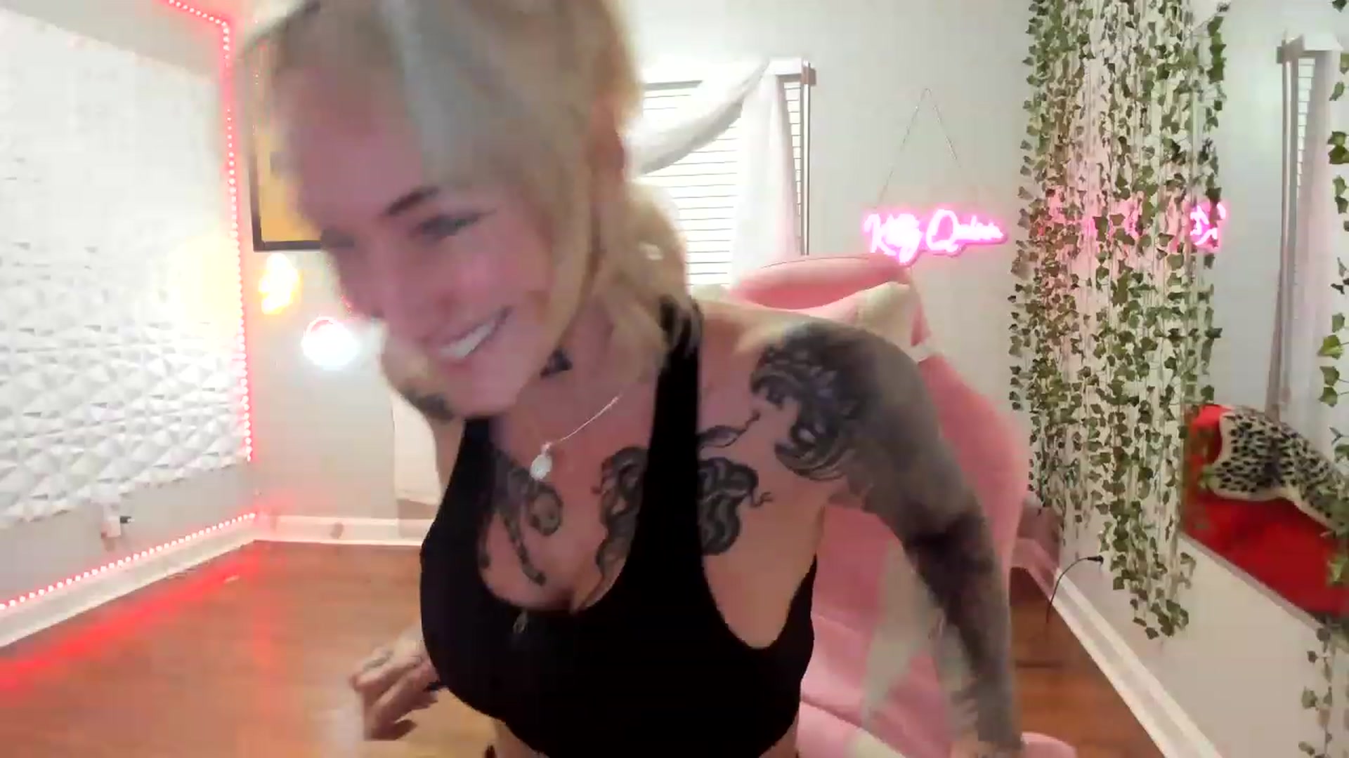 Gallery image thumbnail from KittyQuinn's myfreecams stream on, 03/03/2023, 15:29 image 12 of 20