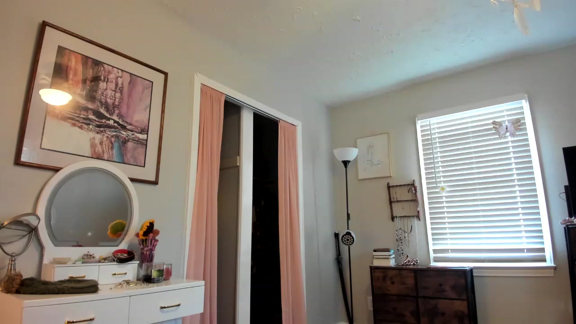 Gallery image thumbnail from KittyQuinn's myfreecams stream on, 03/15/2023, 13:47 image 10 of 20