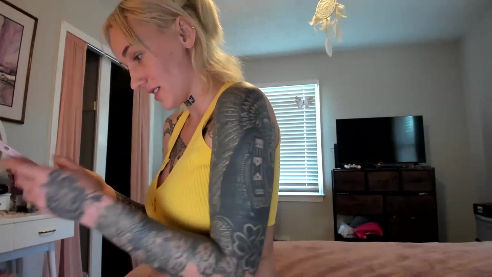 Gallery image thumbnail from KittyQuinn's myfreecams stream on, 03/15/2023, 13:47 image 14 of 20