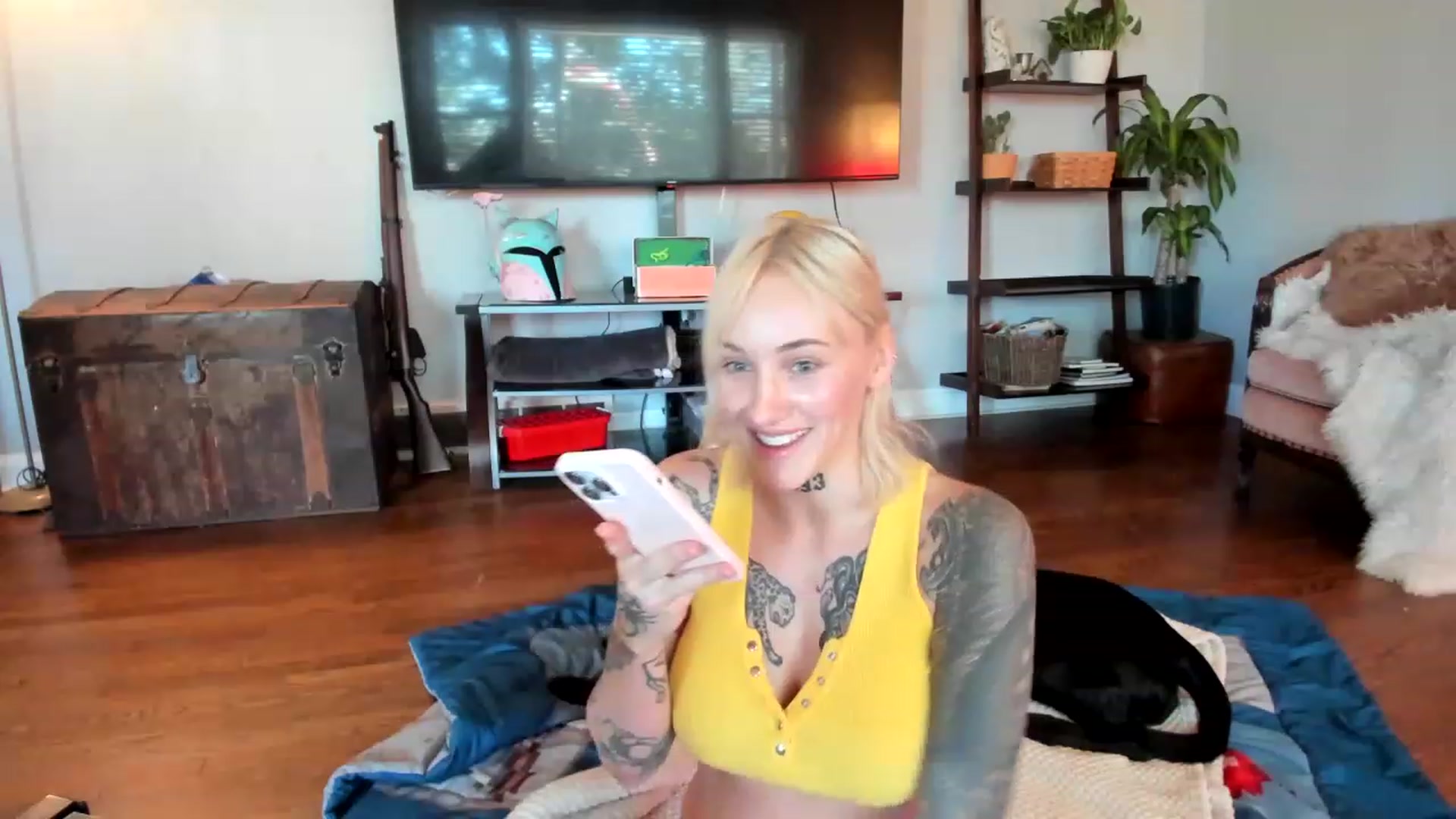 Gallery image thumbnail from KittyQuinn's myfreecams stream on, 03/15/2023, 15:25 image 17 of 20