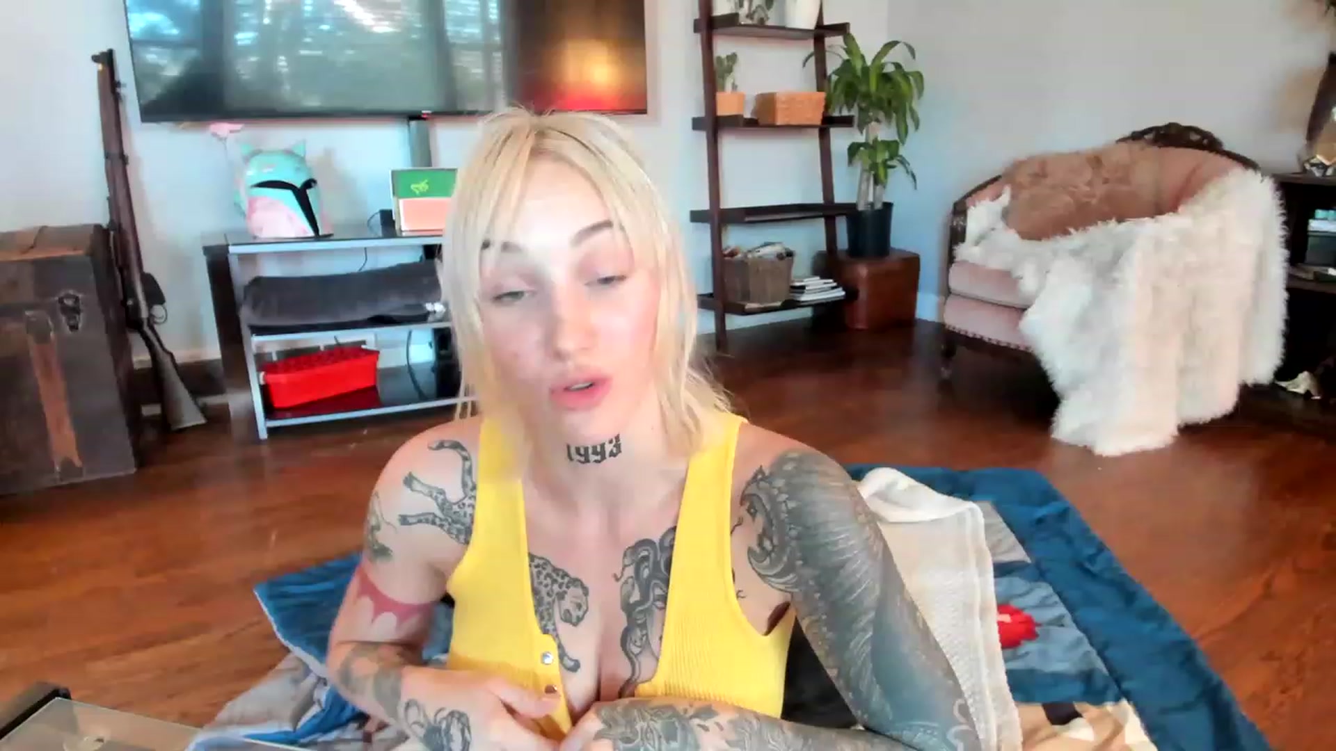 Gallery image thumbnail from KittyQuinn's myfreecams stream on, 03/15/2023, 15:25 image 9 of 20
