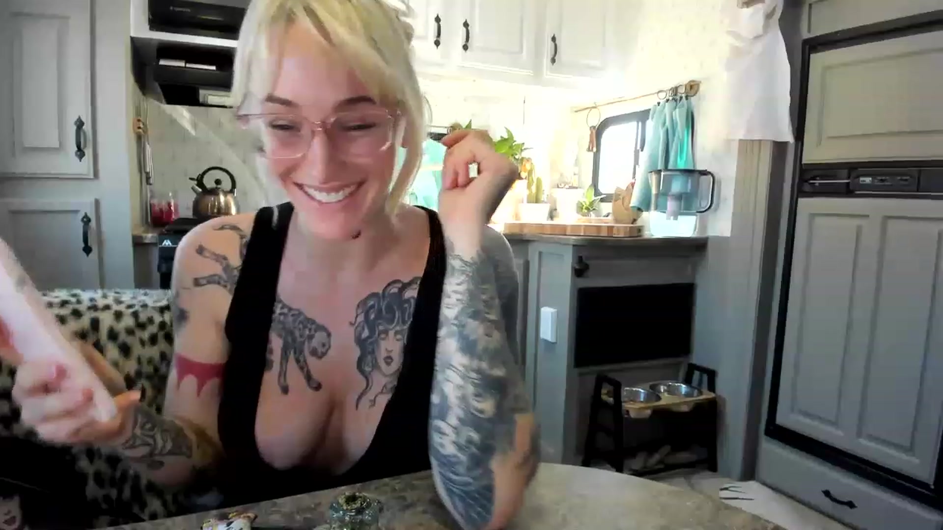 Gallery image thumbnail from KittyQuinn's myfreecams stream on, 03/30/2023, 14:02 image 14 of 20
