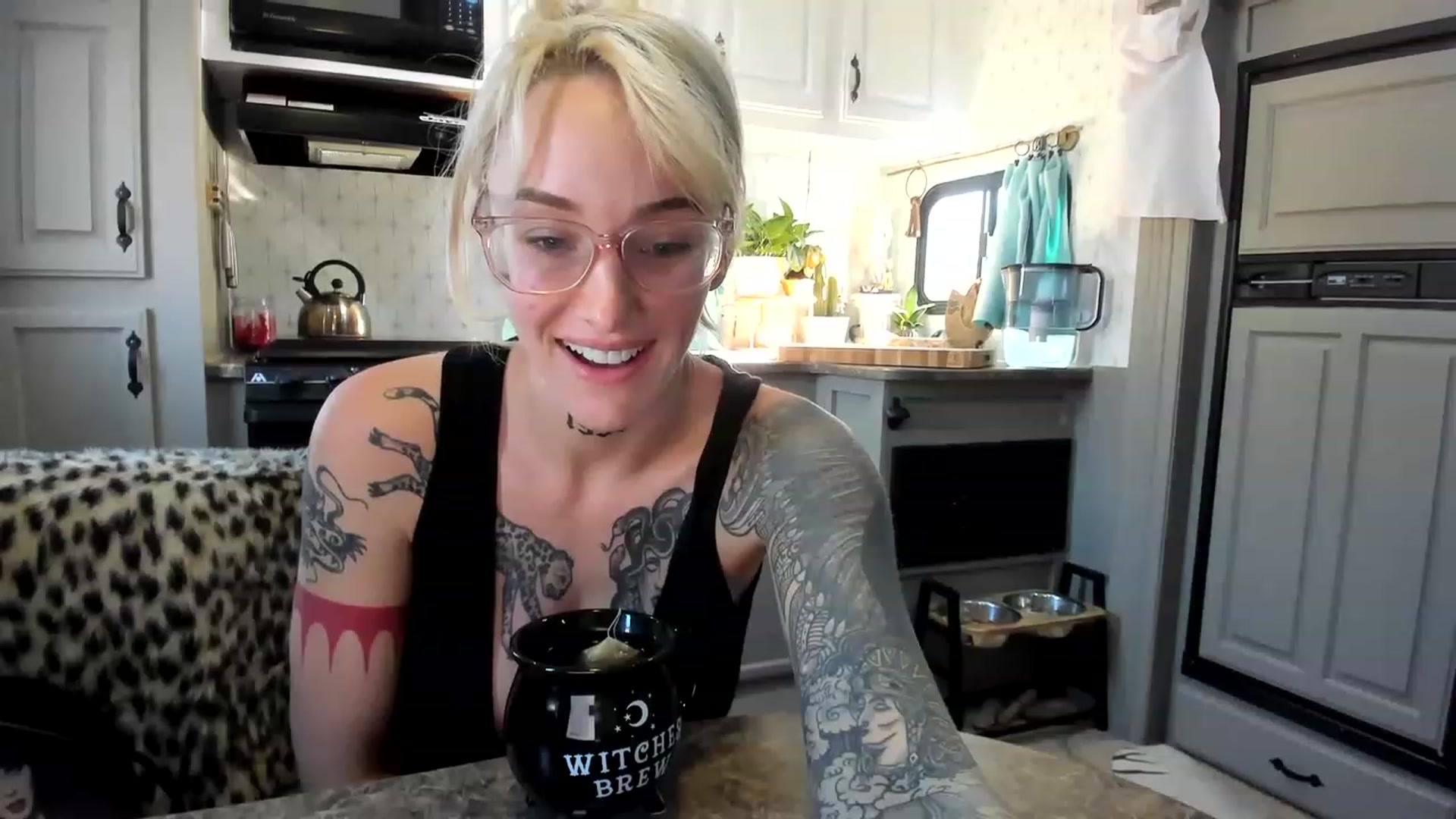 Gallery image thumbnail from KittyQuinn's myfreecams stream on, 03/30/2023, 14:02 image 5 of 20