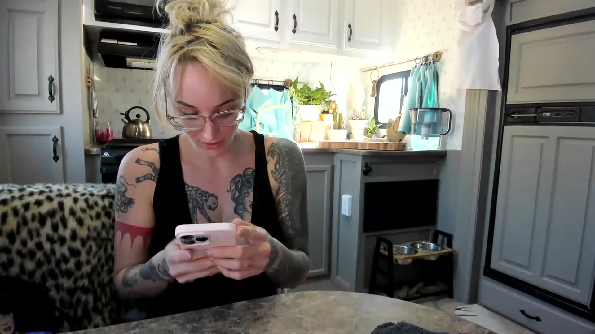 Gallery image thumbnail from KittyQuinn's myfreecams stream on, 03/30/2023, 14:02 image 3 of 20