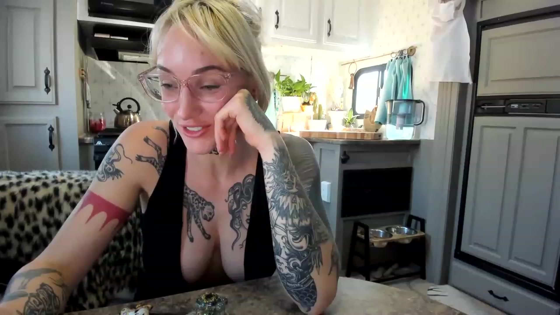 Gallery image thumbnail from KittyQuinn's myfreecams stream on, 03/30/2023, 14:02 image 13 of 20